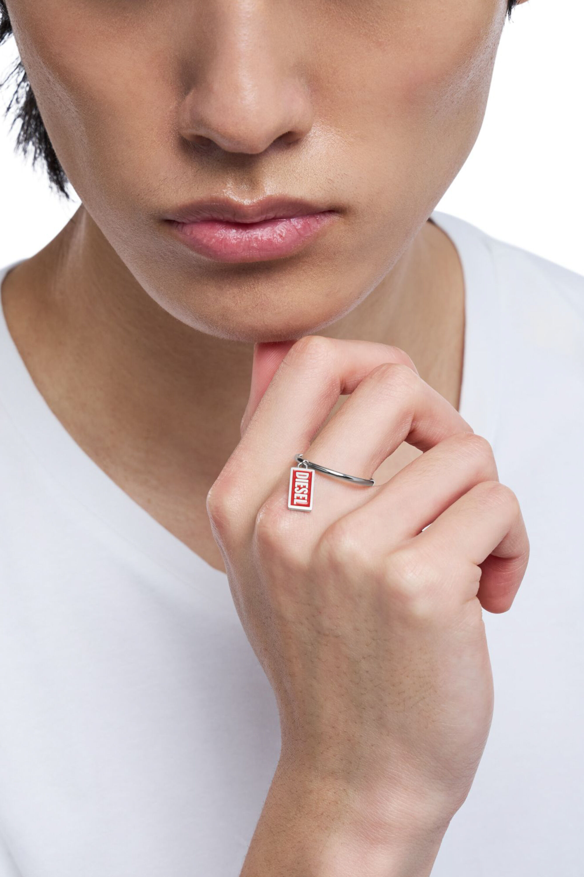 Diesel - DX1618931 JEWELLERY, Anillo con colgante del logo en acero inoxidable Unisex in Rojo - 6