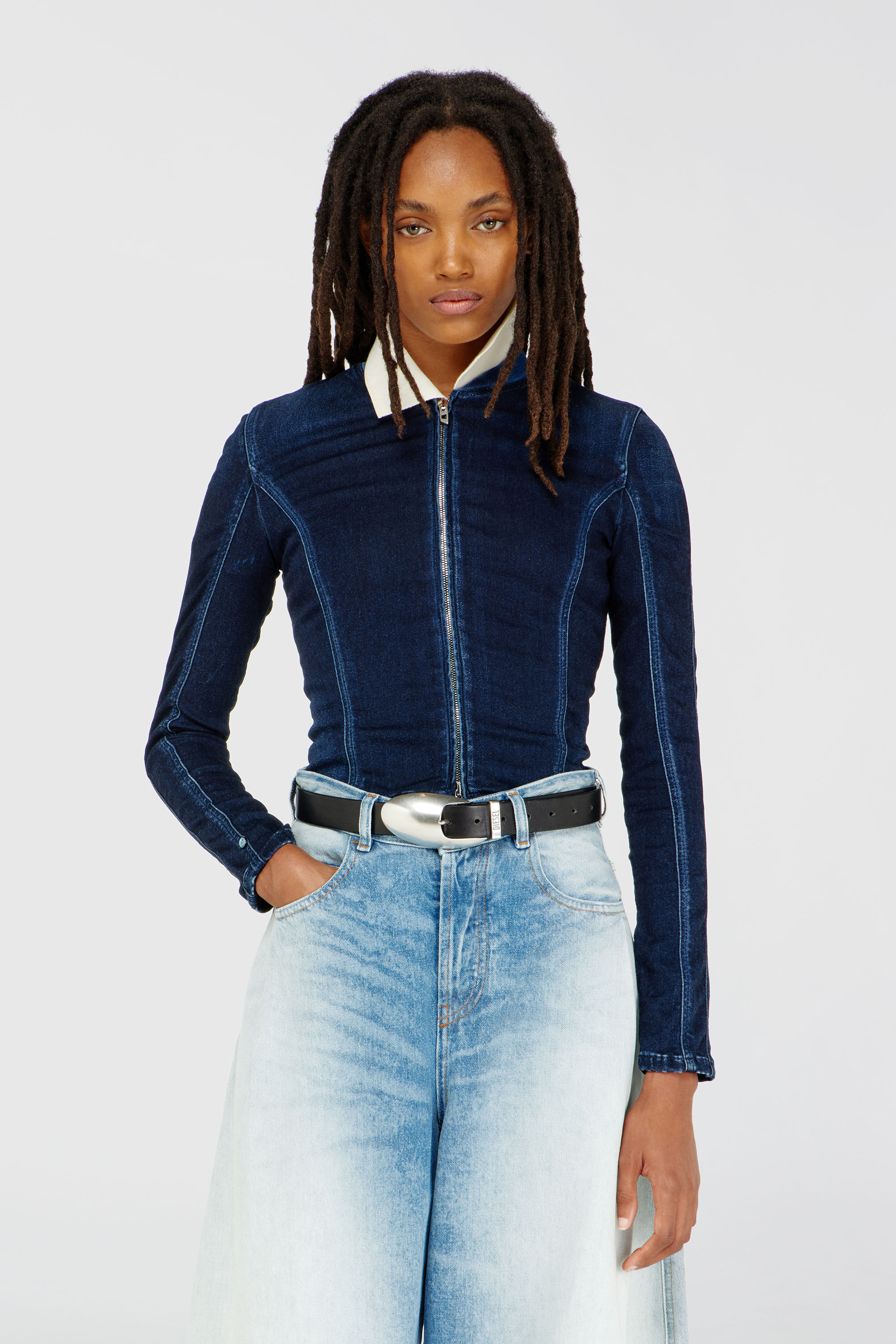 Diesel - DE-GARY-D JOGG, Chaqueta cropped en JoggJeans Mujer in Azul marino - 3