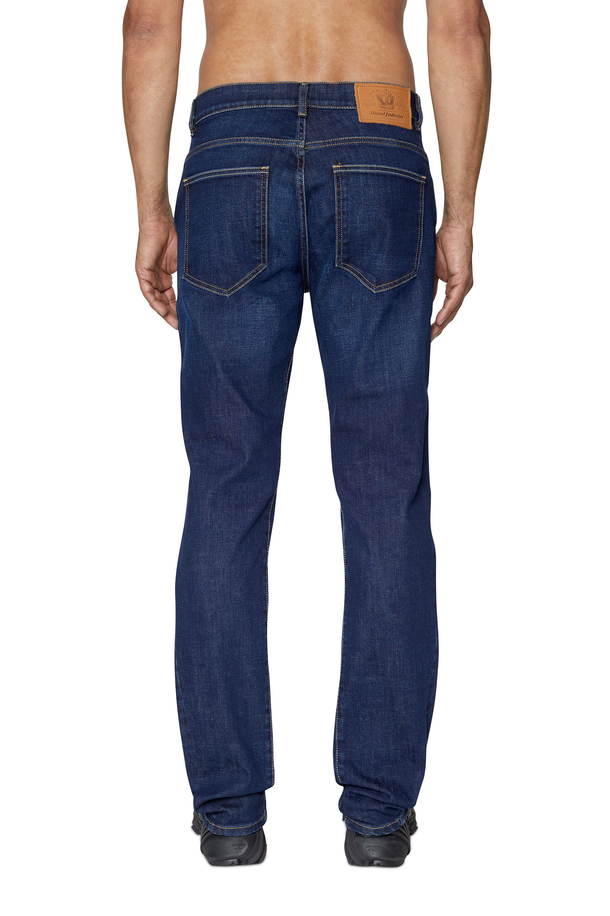 Diesel - 2021 09B90 Bootcut Jeans, Azul Oscuro - Image 4