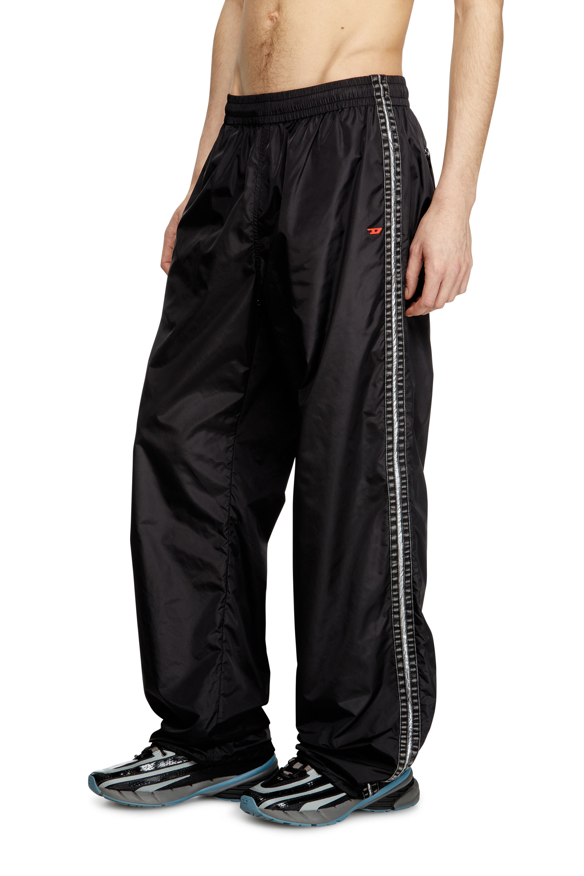 Diesel - P-CARON, Pantalones deportivos de nylon con bandas laterales Hombre in Negro - 3
