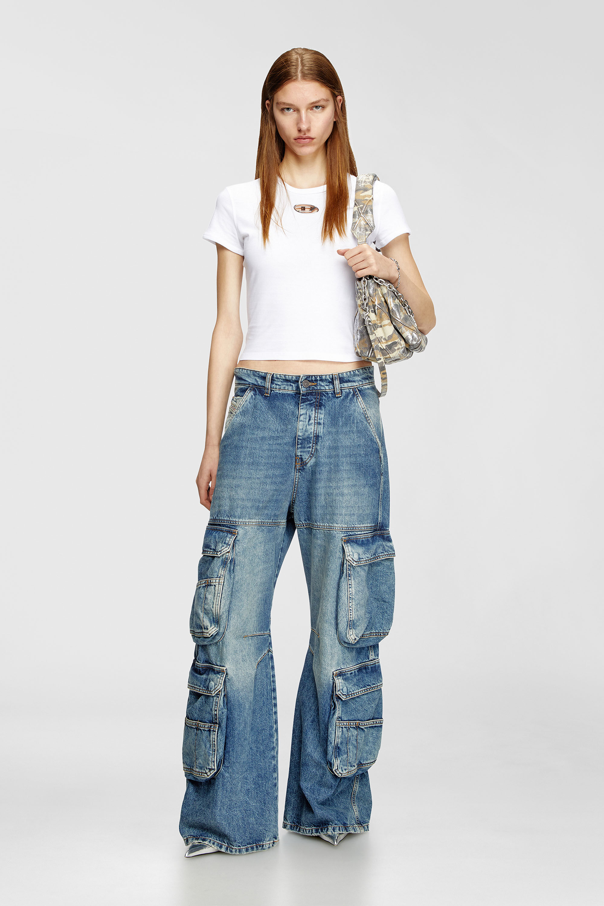 Diesel - T-UNCUTIE-LONG-OD-Q1, Camiseta de fit entallado con logotipo Oval D recortado Mujer in Blanco - 1
