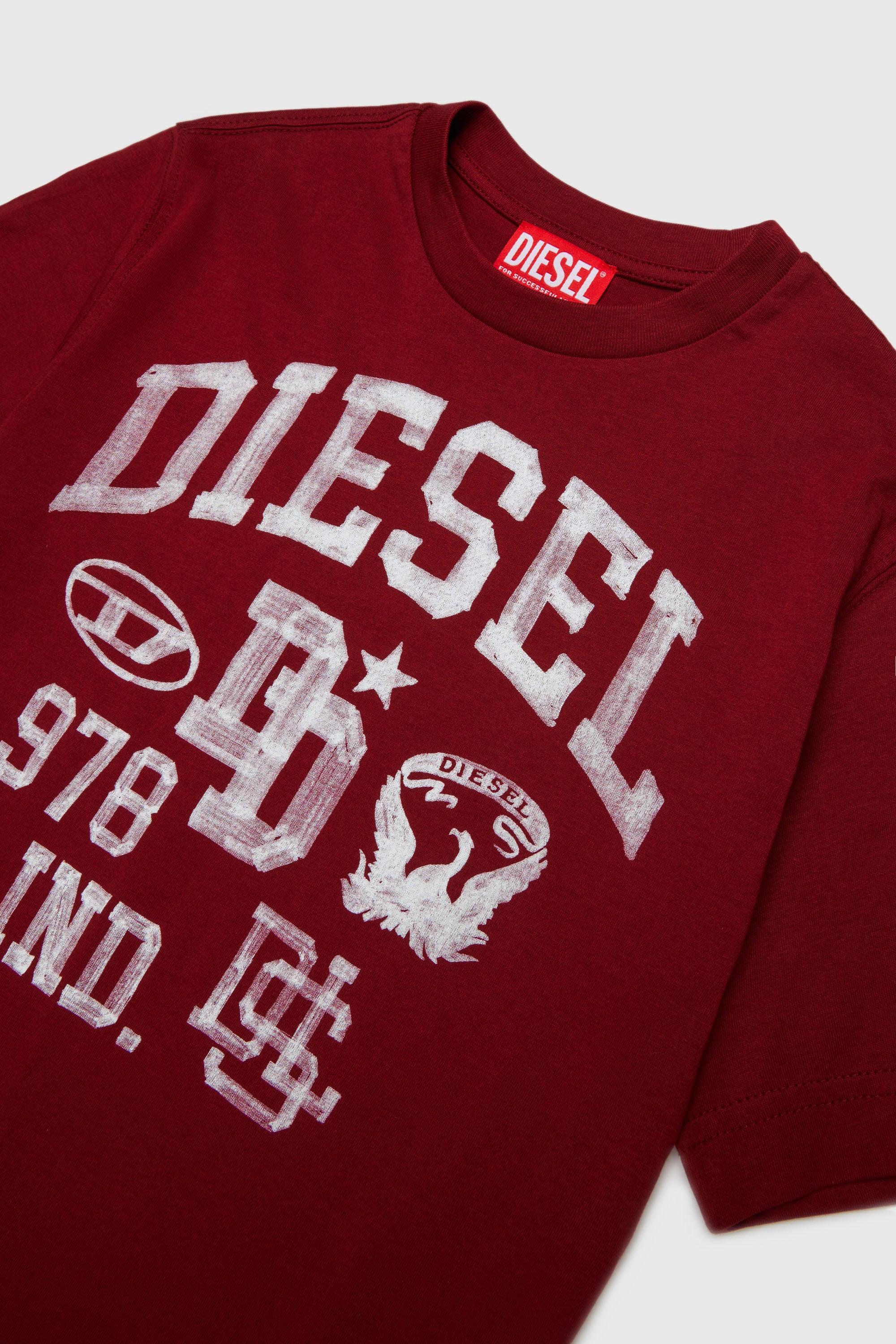 Diesel - TBAND OVER, Camiseta de algod&oacute;n con gr&aacute;ficos universitarios Hombre in Rojo - 3