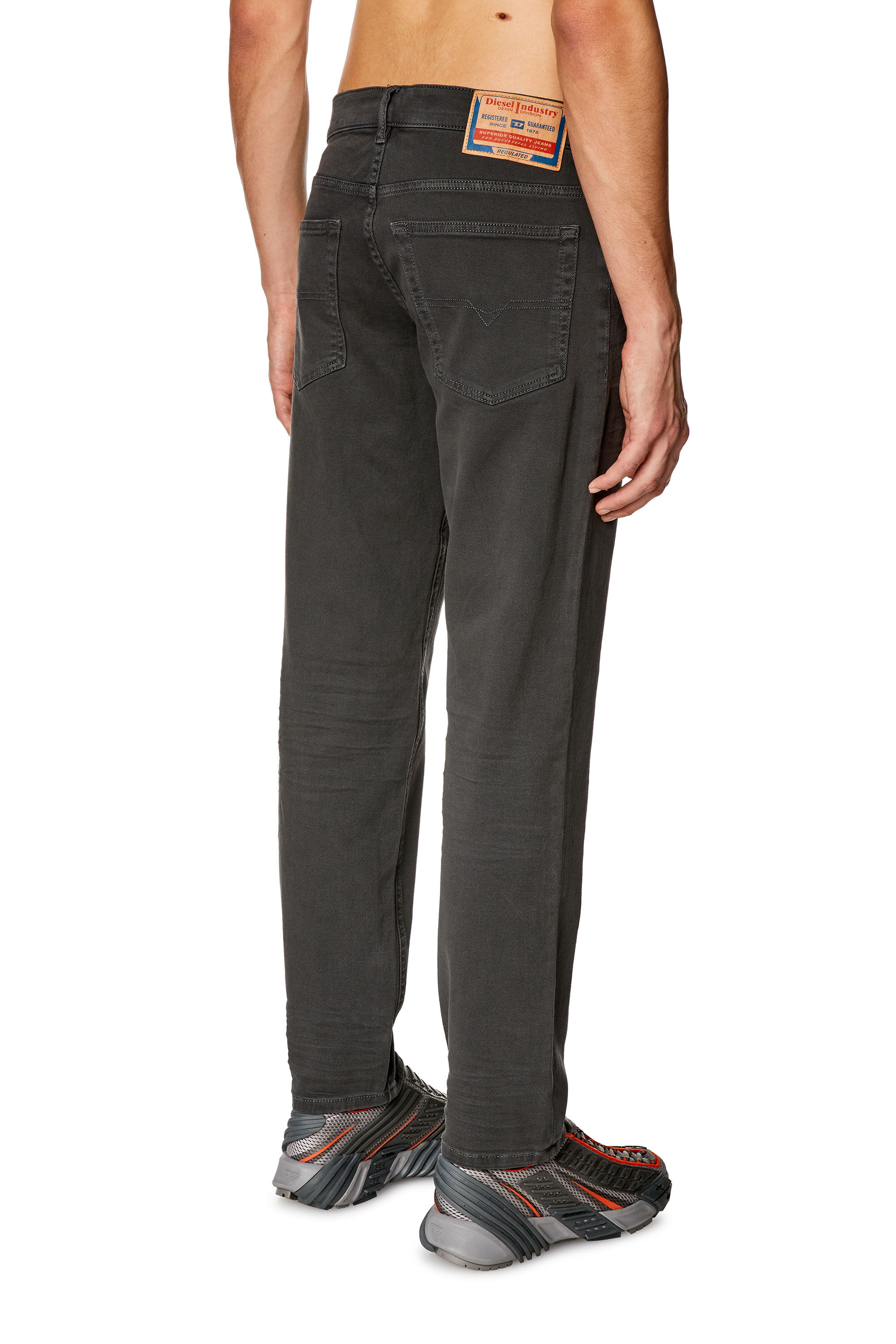 Diesel - Tapered Jeans 2023 D-Finitive 0QWTY, Gris oscuro - Image 4
