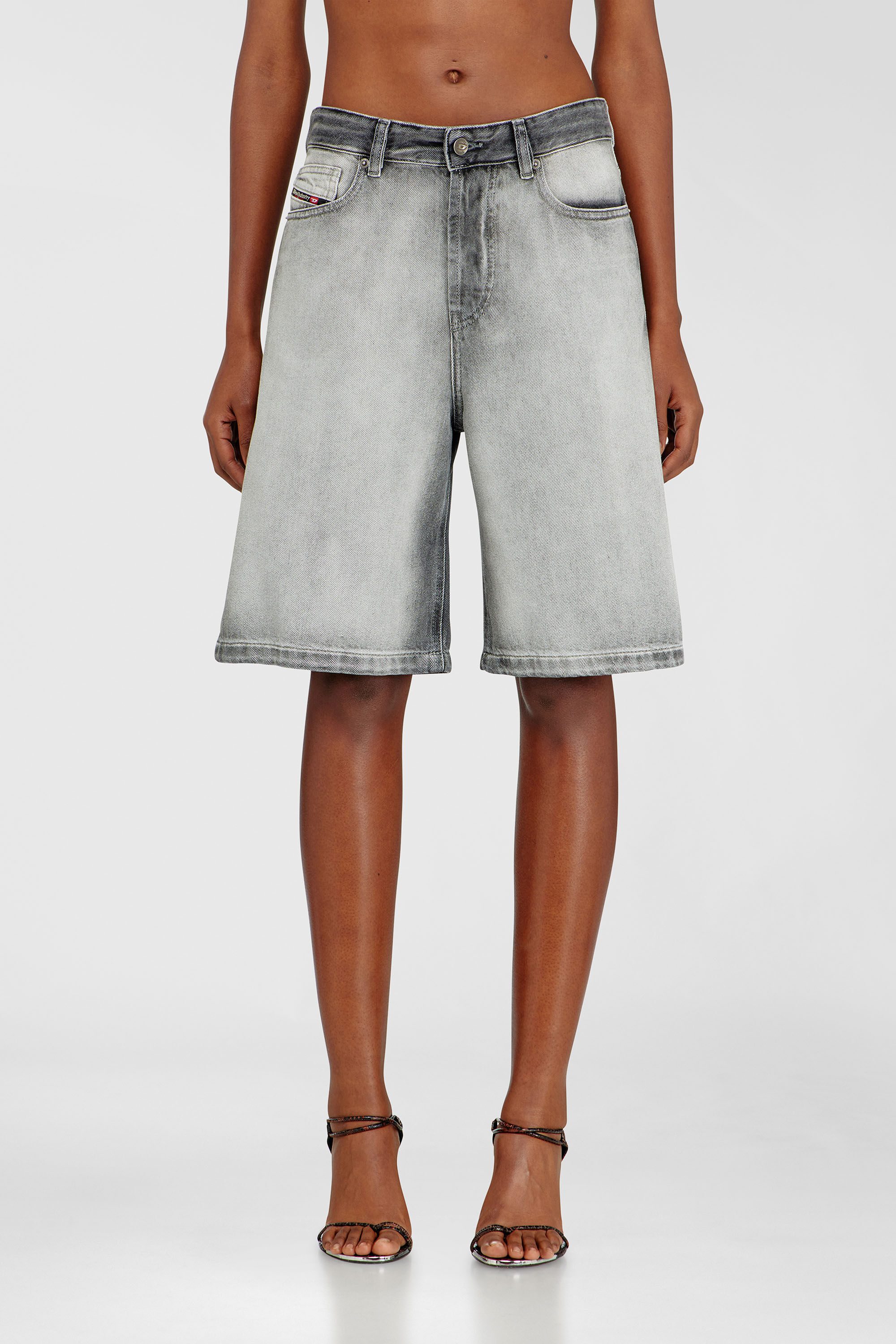Diesel - DE-SIRE-SHORT-FSI, Pantalones cortos en denim lavado oscuro suave Mujer in Gris - 3