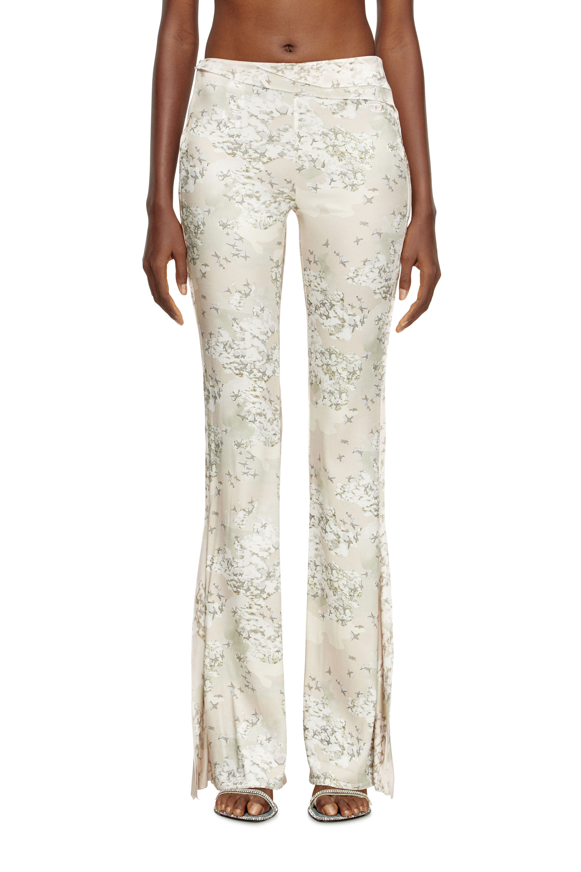 Diesel - P-AFFAL, Pantalones Jazz con mezcla de estampados de camuflaje Mujer in Beige - 3