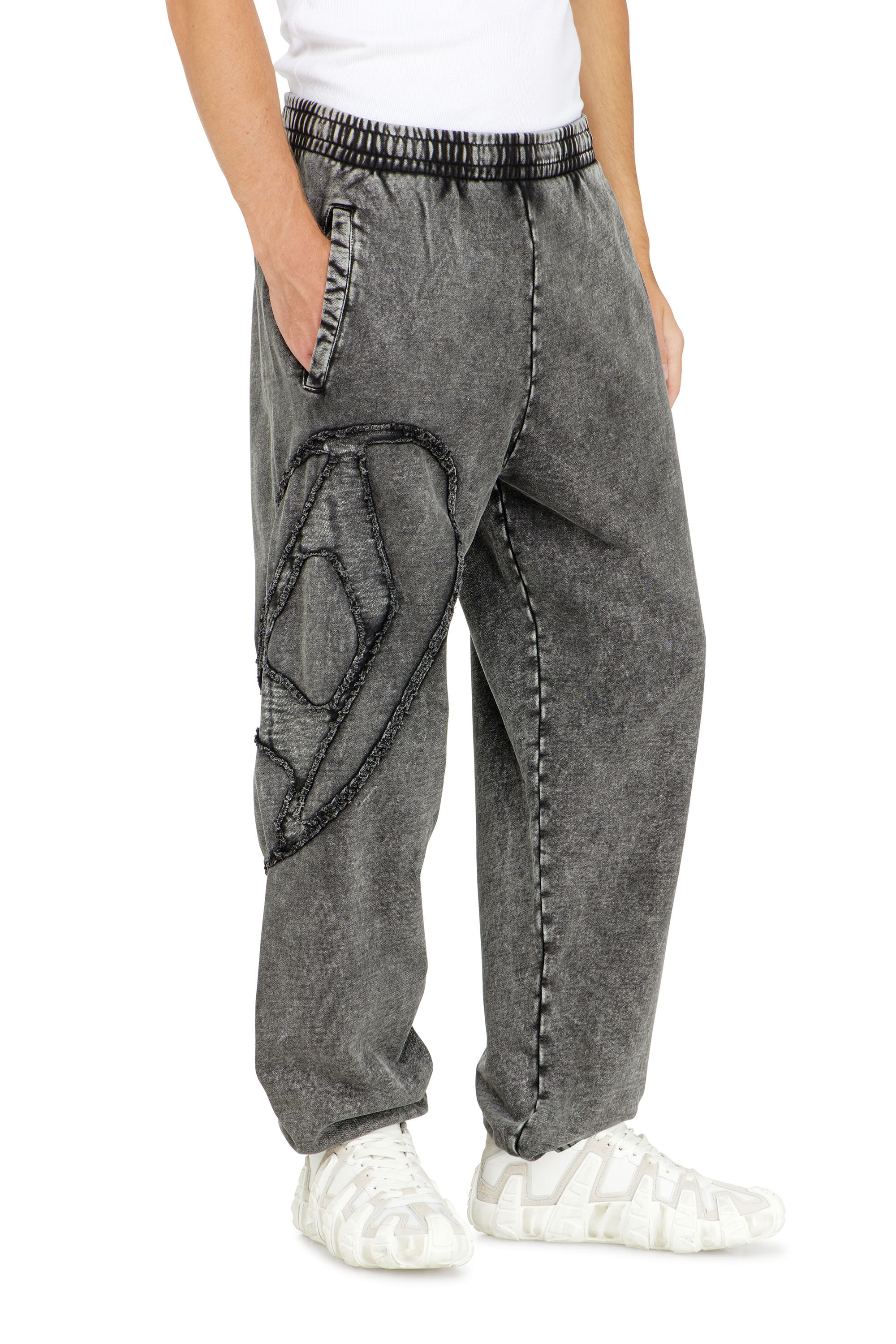 Diesel - P-MARKY-DEN, Pantalones de algod&oacute;n org&aacute;nico con parche Oval D Hombre in Gris - 3