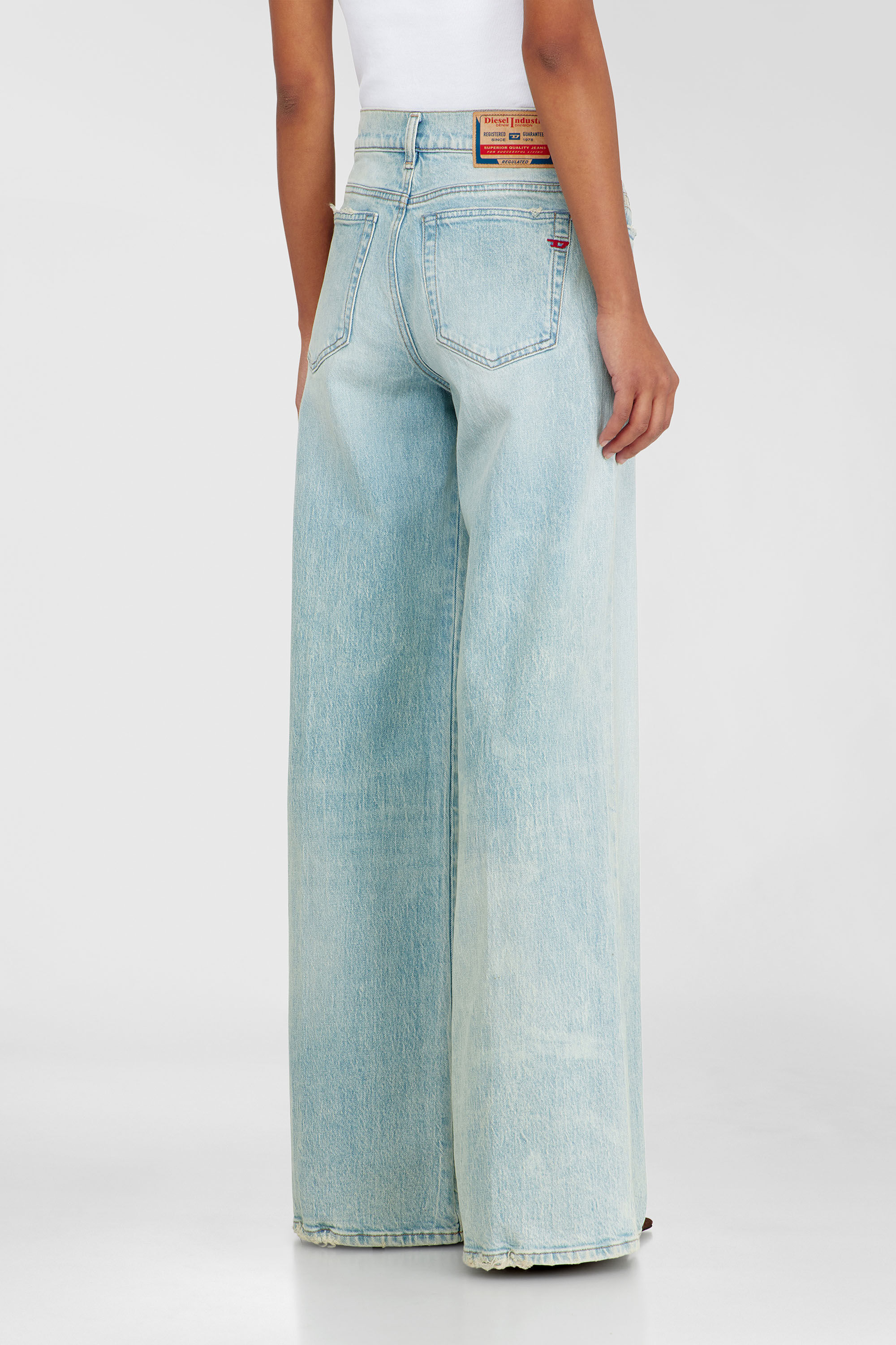 Diesel - Flare Jeans 1978 D-Akemi 0KBBX Mujer, Azul Claro - 5