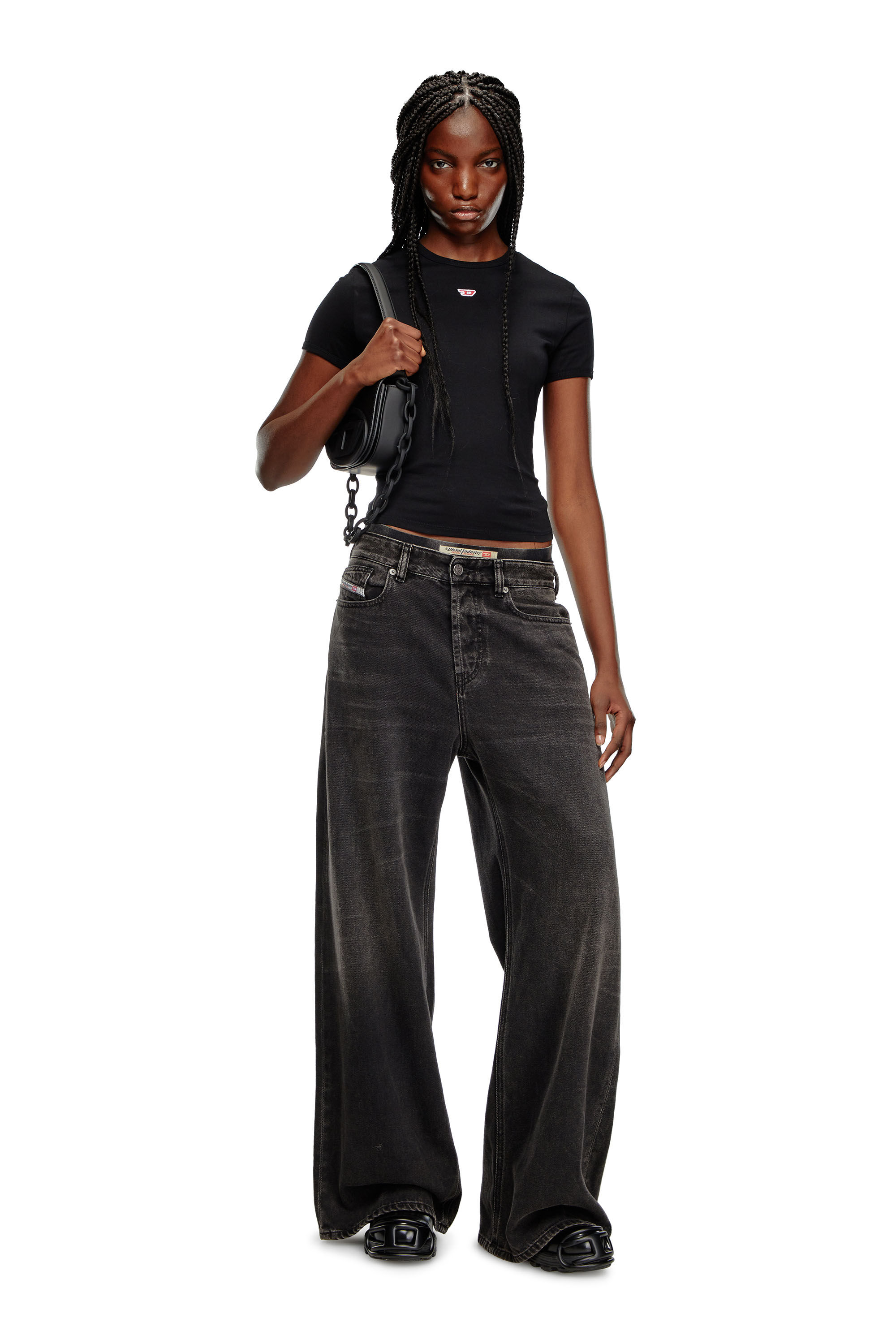 Diesel - T-UNCUTIE-LONG-D, Mujer Camiseta con parche D bordado in Negro - Image 1