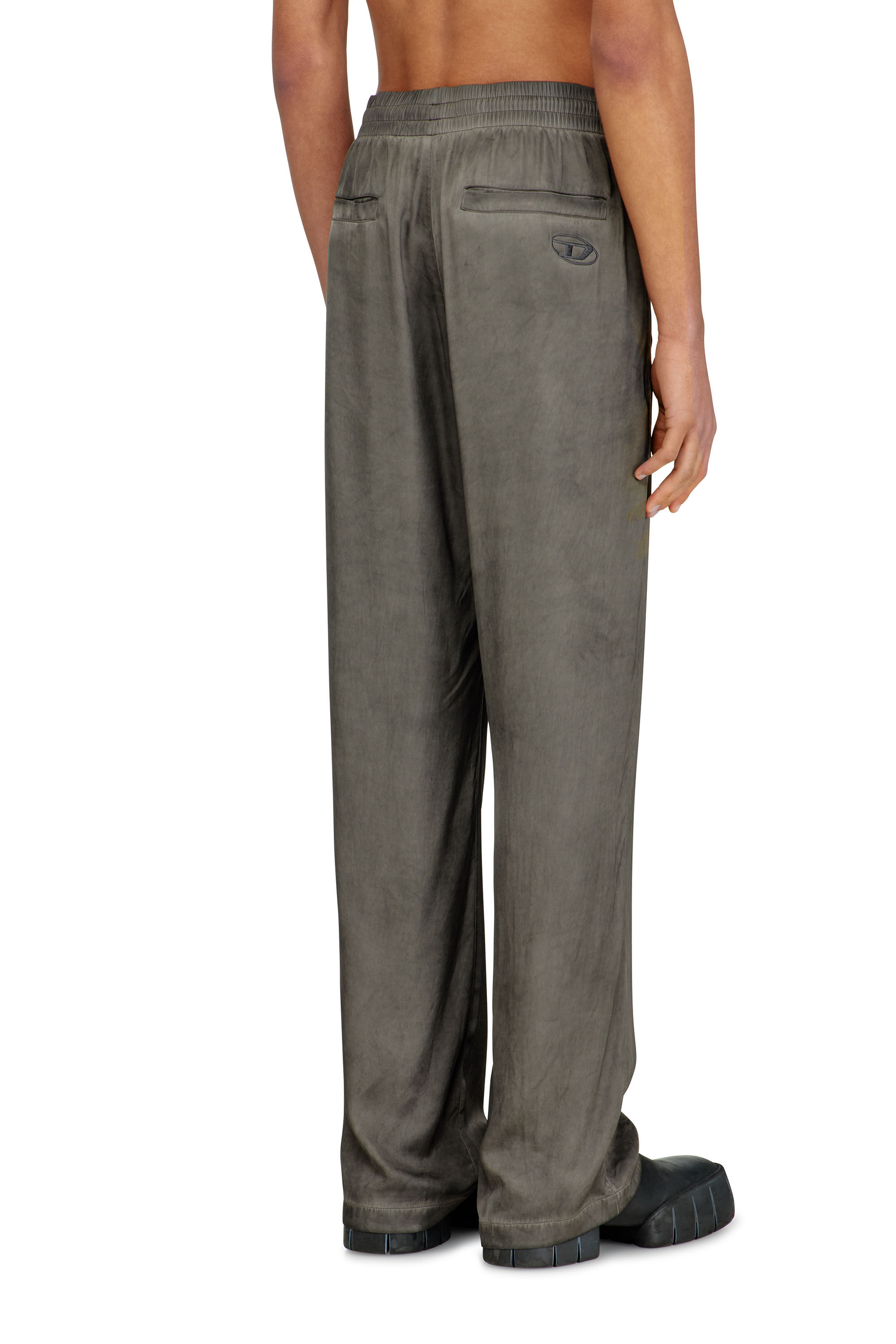 Diesel - P-THECK-ALBG, Pantalones deportivos en viscosa fluida tratada Hombre in Gris - 4