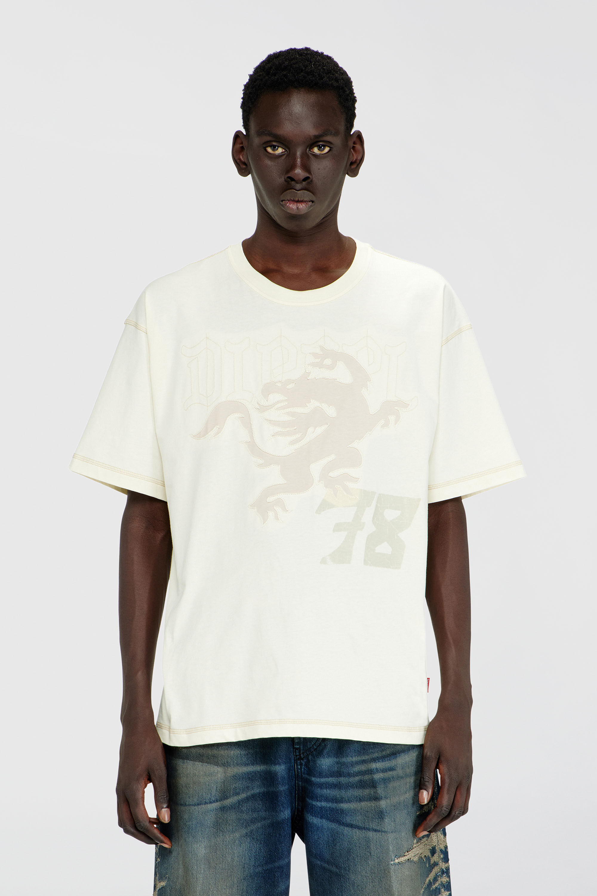 Diesel - T-BOXT-NOTCH, Camiseta relaxed con estampados y bordados Hombre in Blanco - 3