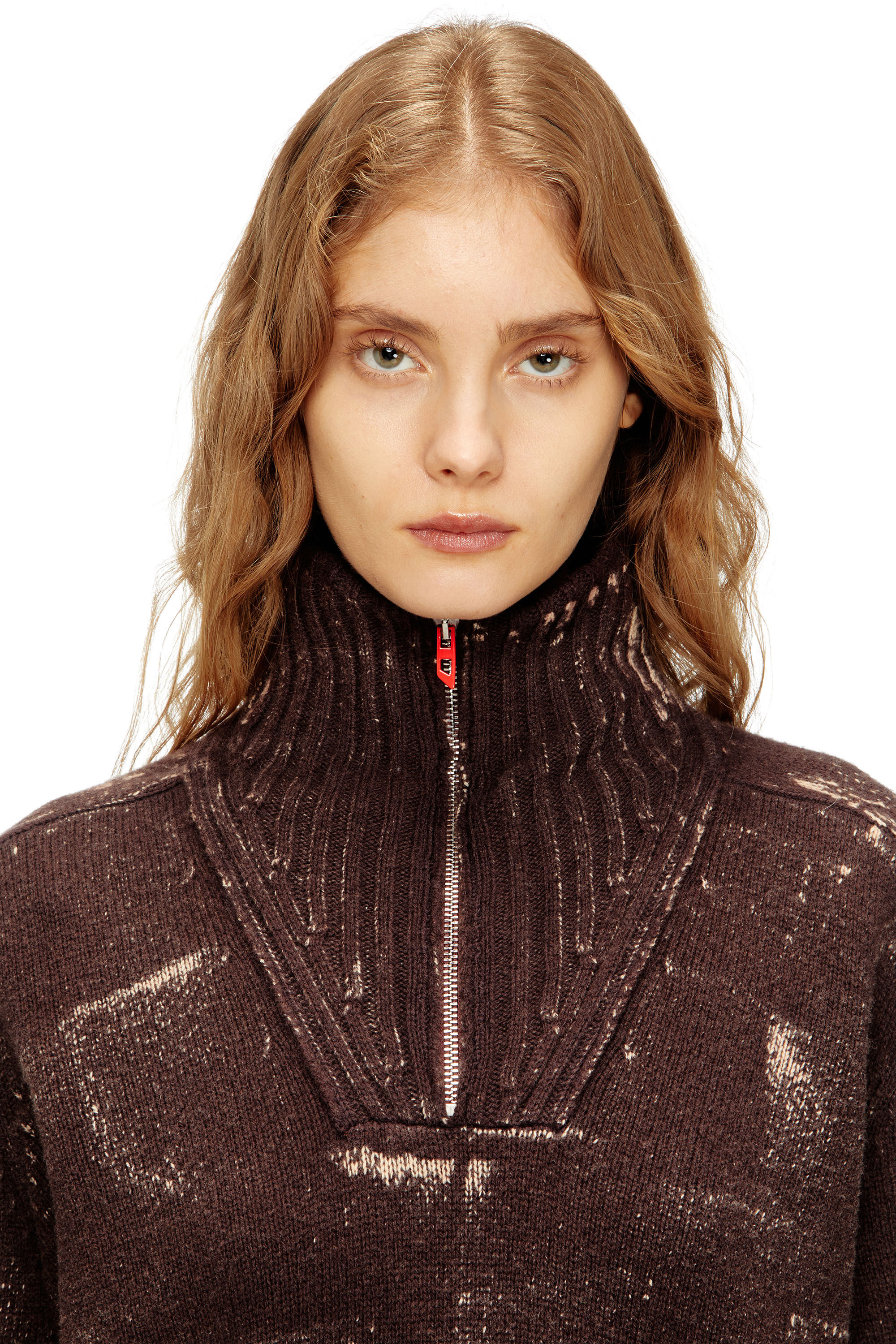 Diesel - M-MARCELLETTE, Jersey de media cremallera con efecto desgastado Mujer in Marrón - 5