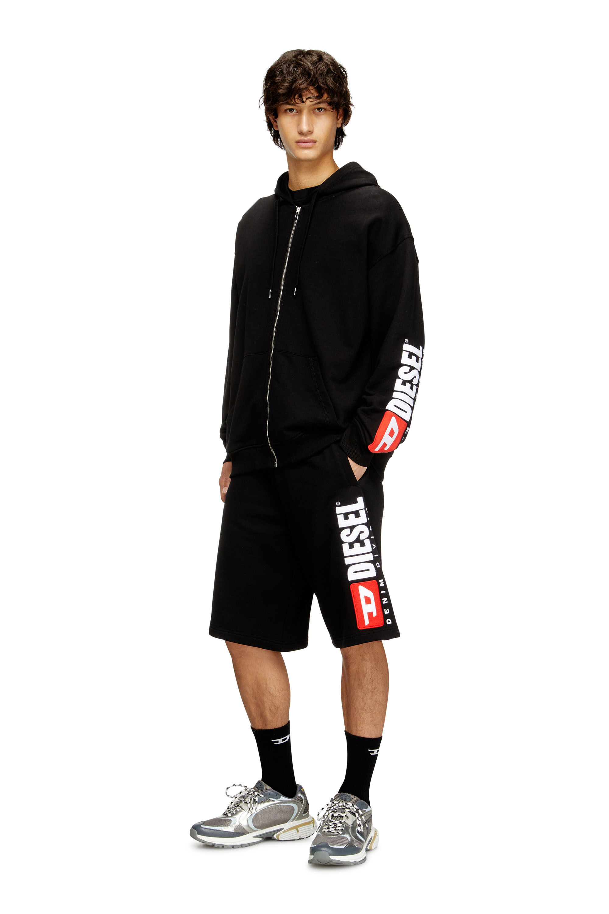 Diesel - P-CROW-DIV, Pantalones cortos de lana con parche de logo maxi Hombre in Negro - 1