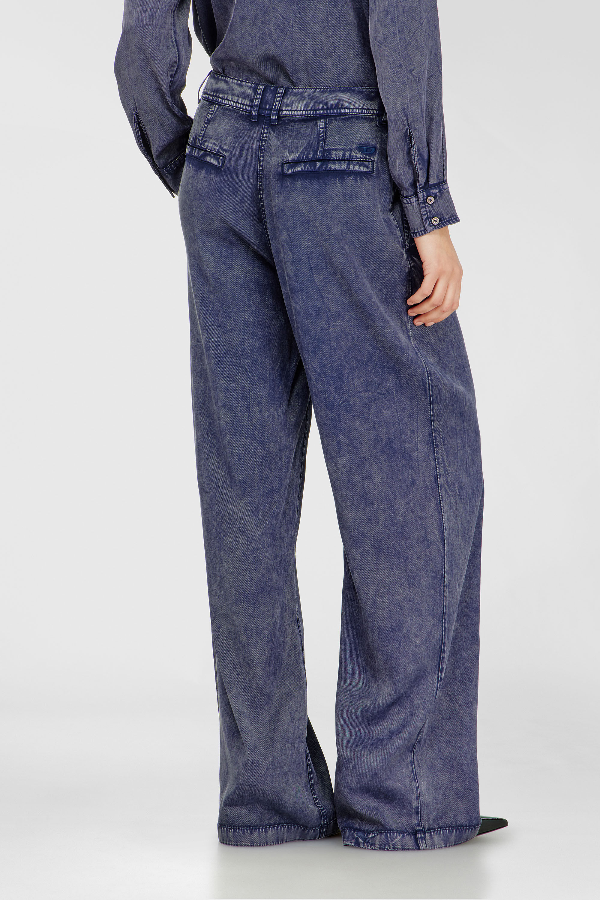 Diesel - P-AUSTINE, Pantal&oacute;n wide leg de viscosa efecto denim Mujer in Azul marino - 4