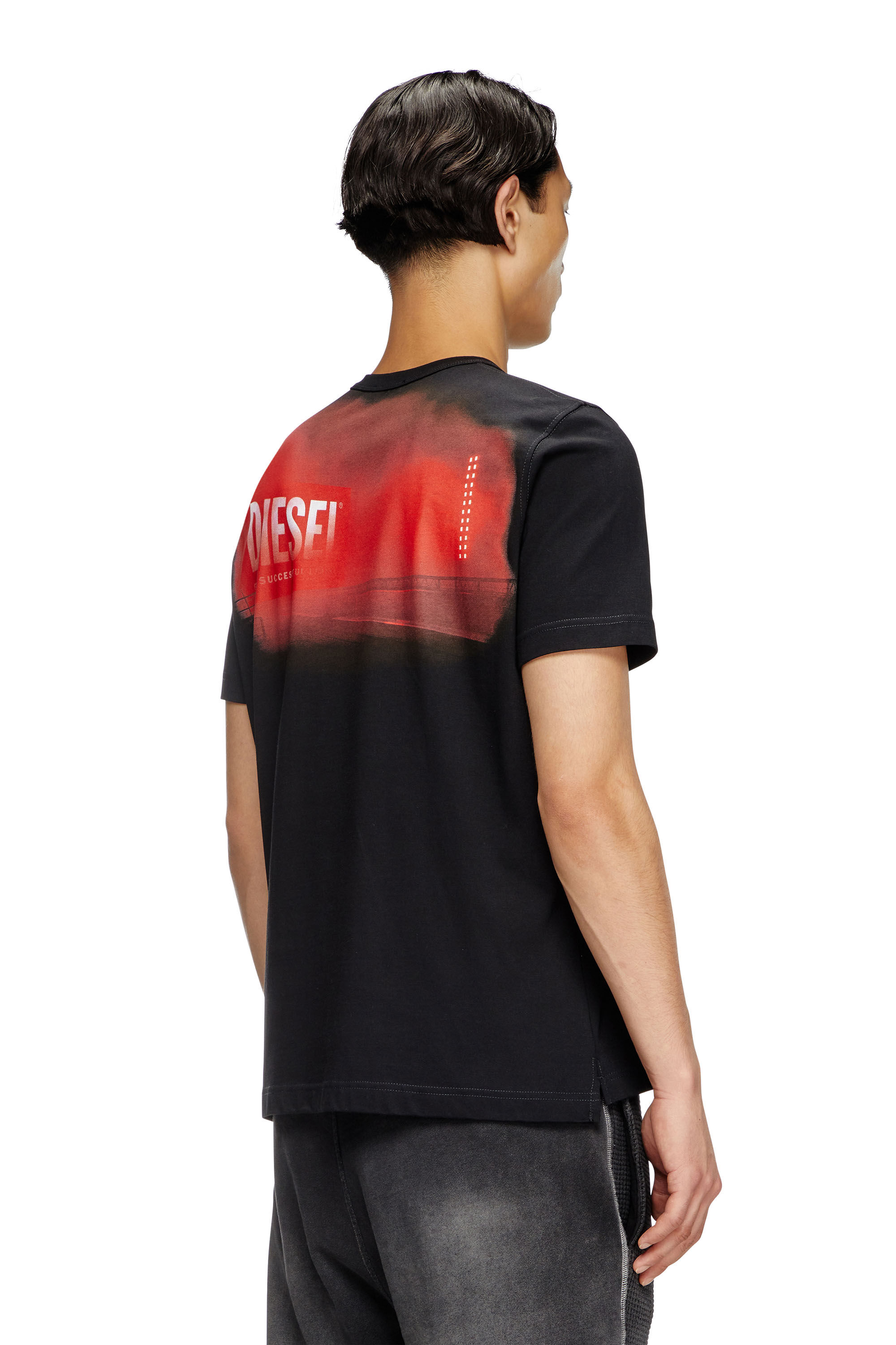 Diesel - T-ADJUST-SLITS-R13, Camiseta con eslogan estampado del desfile Hombre in Negro - 4
