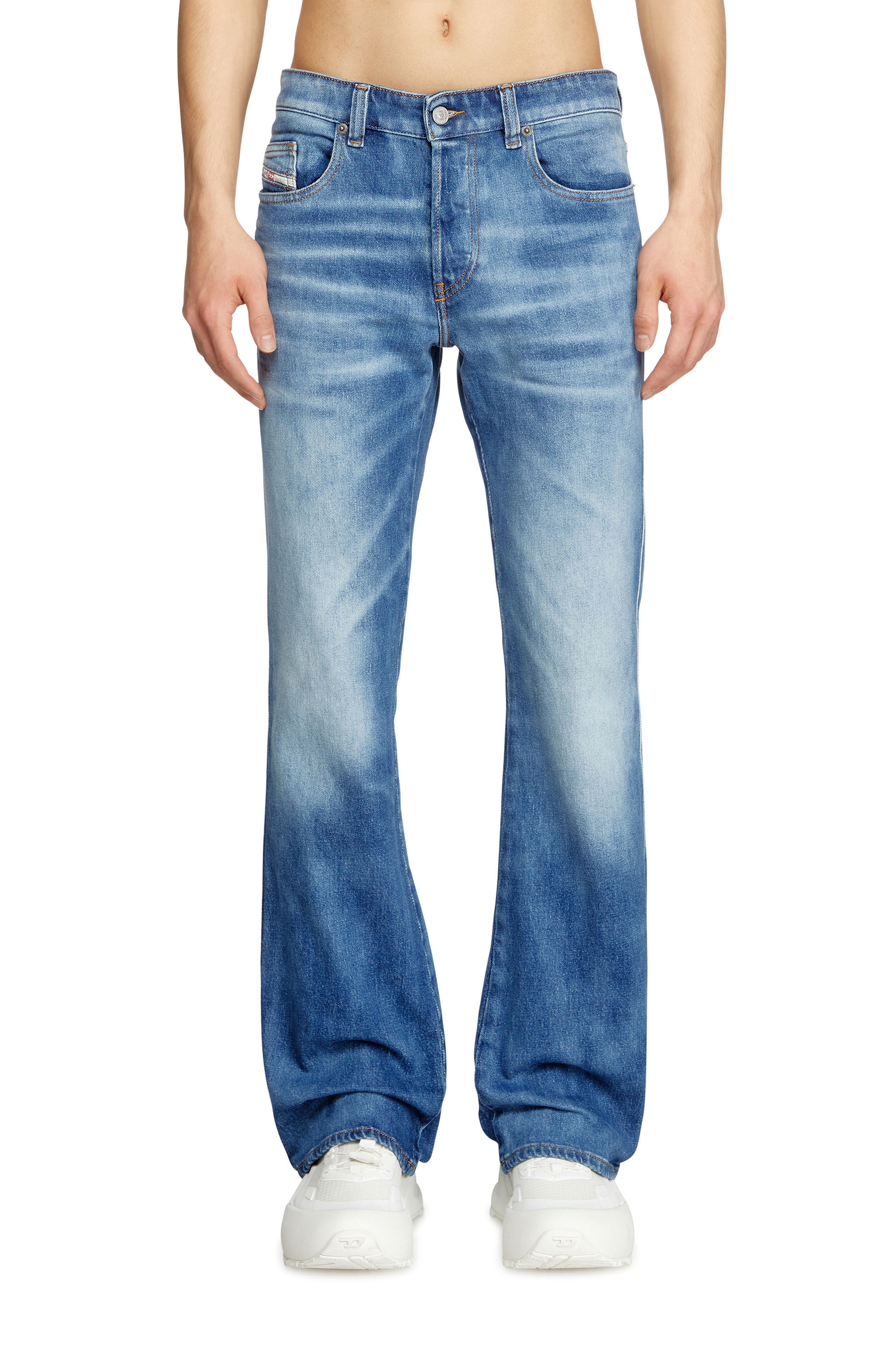 Diesel - Bootcut Jeans 1998 D-Buck 09L19 Hombre, Azul medio - 3