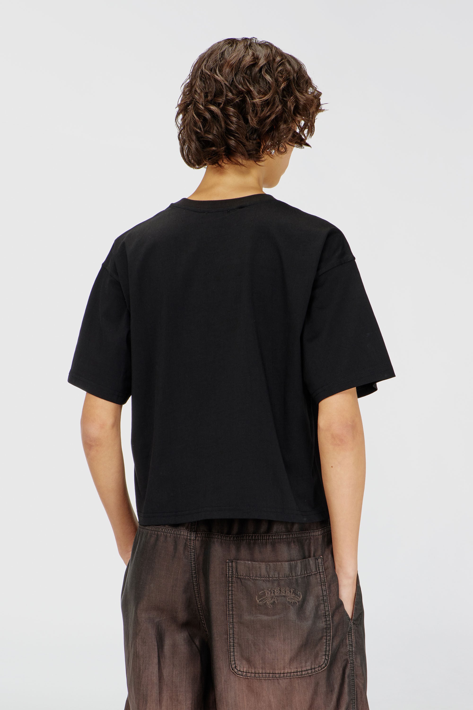 Diesel - T-BUXT-CROP-OD, Camiseta cuadrada con logotipo Oval D recortado Mujer in Negro - 4
