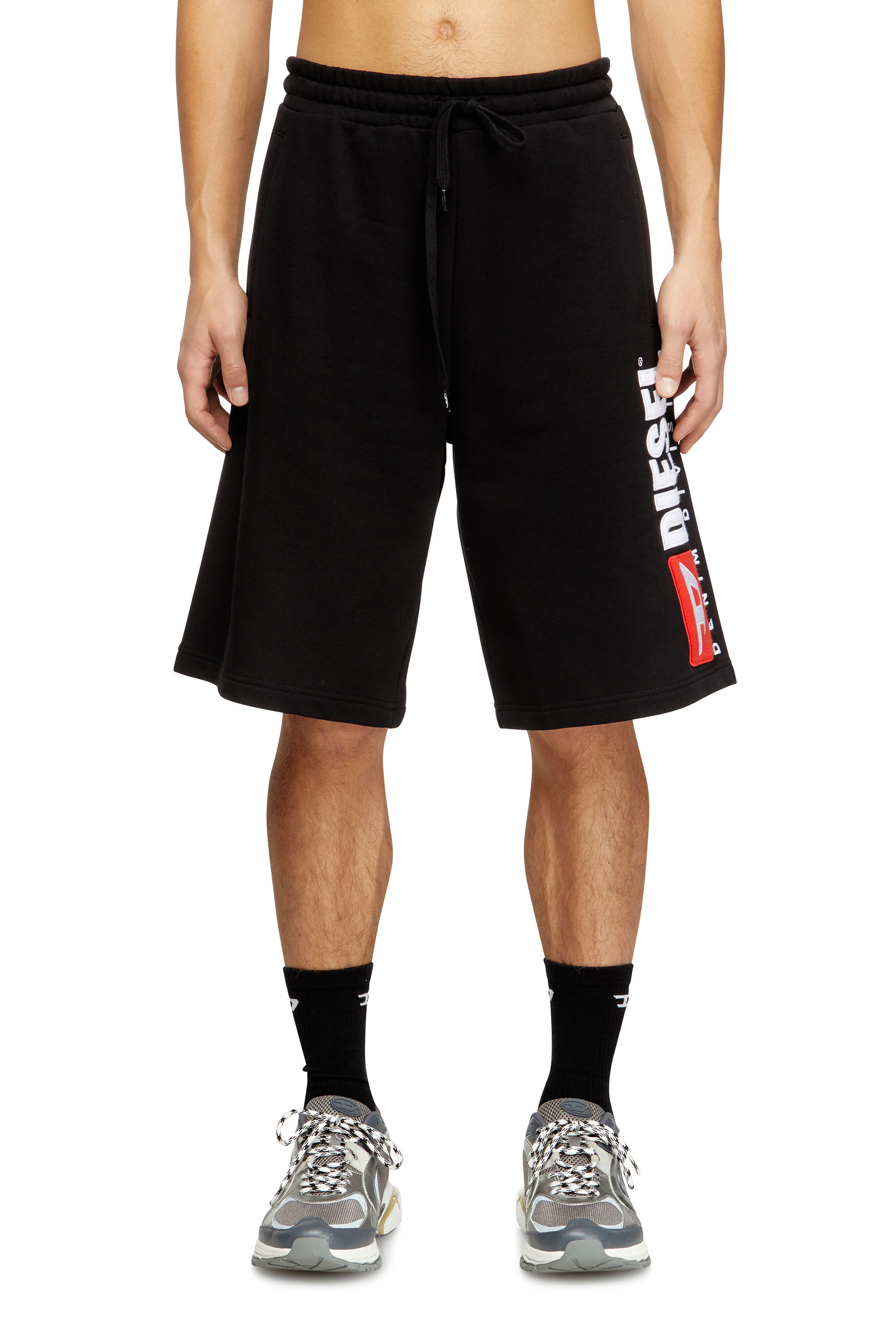 Diesel - P-CROW-DIV, Pantalones cortos de lana con parche de logo maxi Hombre in Negro - 3