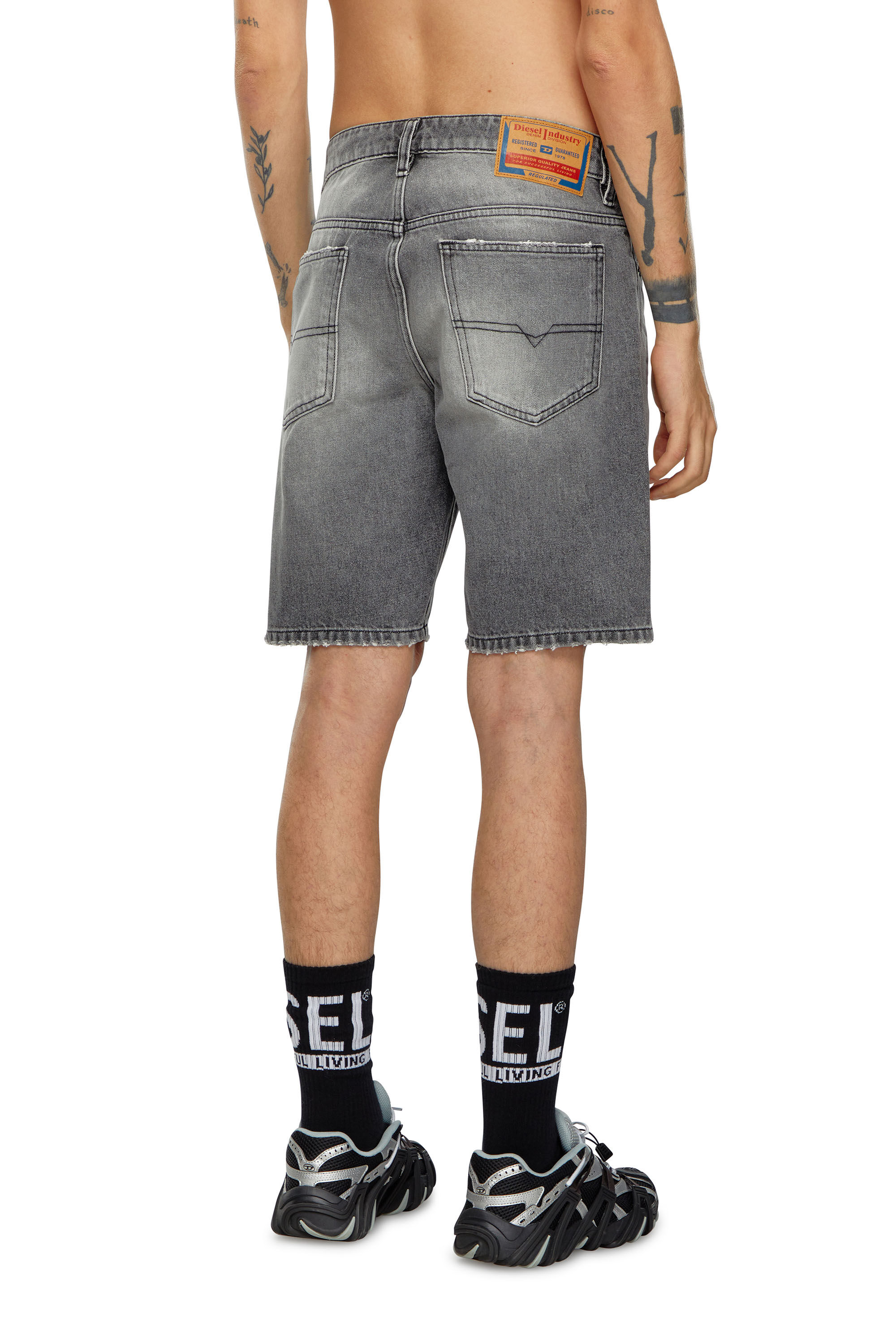 Diesel - D-FIN, Hombre Pantalones cortos vaqueros slim in Gris - Image 4