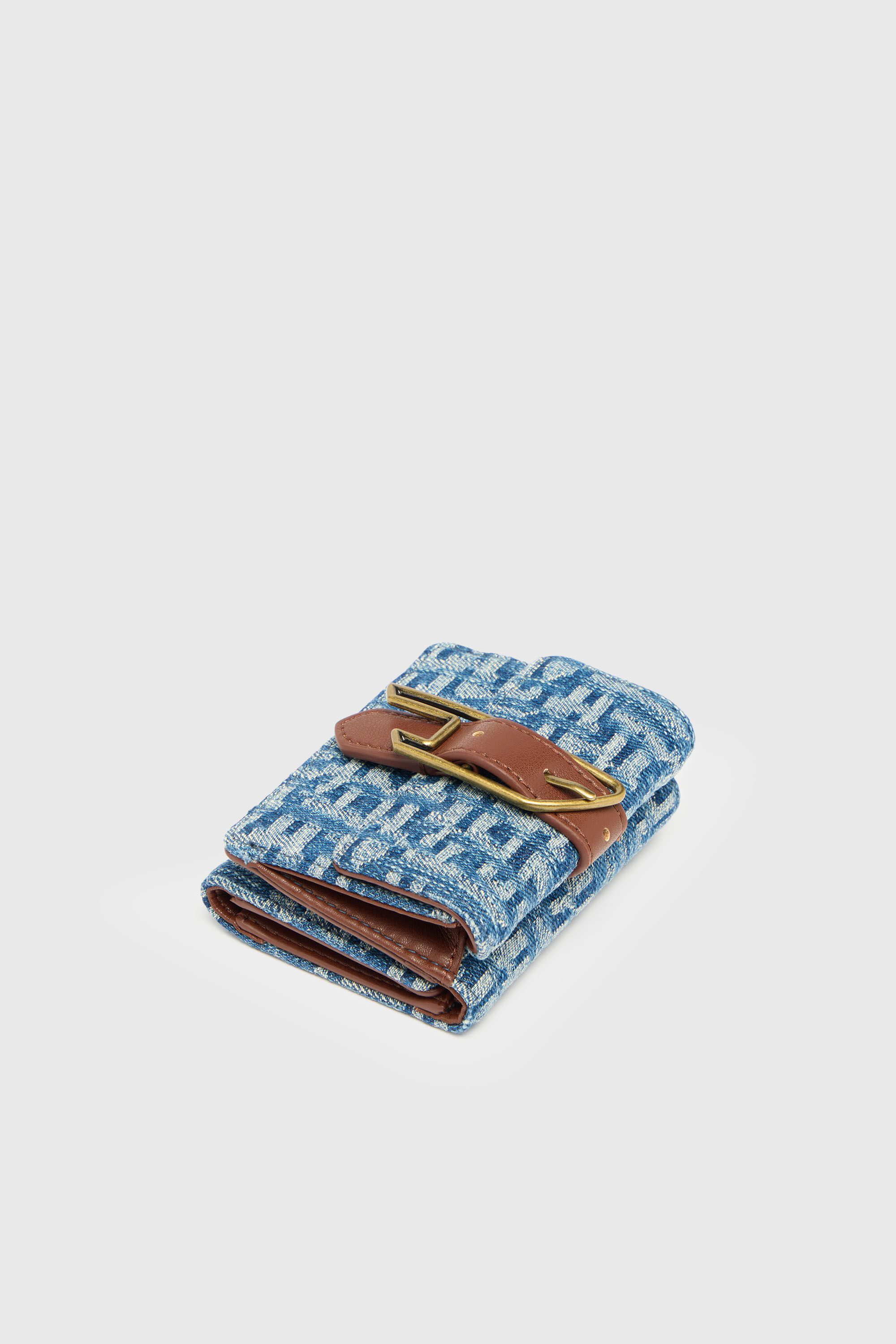 Diesel - D-LINE TRI FOLD COIN XS II, Tri-fold wallet en monogram denim con detalle de cintur&oacute;n Mujer in Azul marino - 4