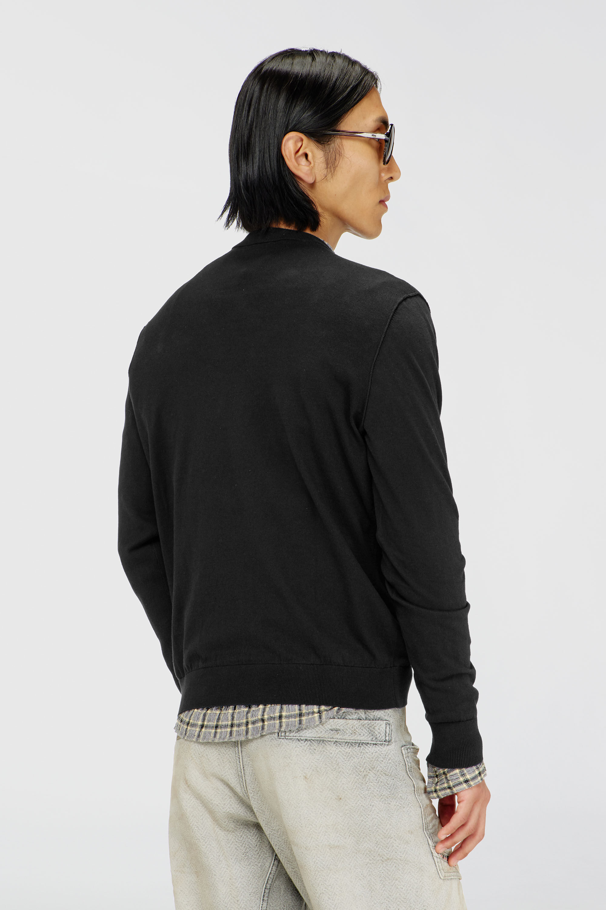 Diesel - K-FREEX-VNECK-TAG-T92, Jersey de algod&oacute;n con cuello de pico y logotipo Oval D tono sobre tono Hombre in Negro - 4