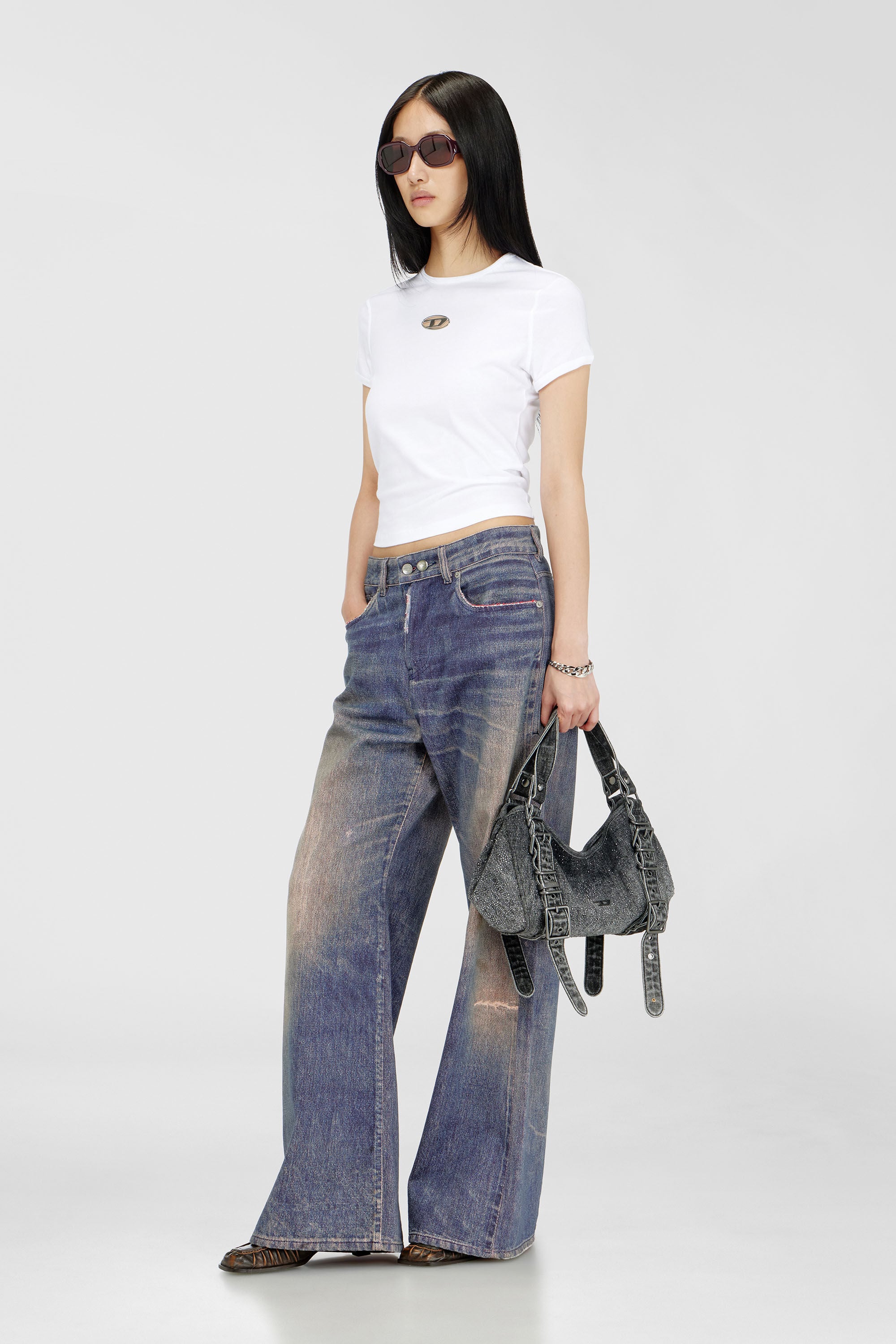 Diesel - T-UNCUTIE-LONG-OD-Q1, Camiseta de fit entallado con logotipo Oval D recortado Mujer in Blanco - 1