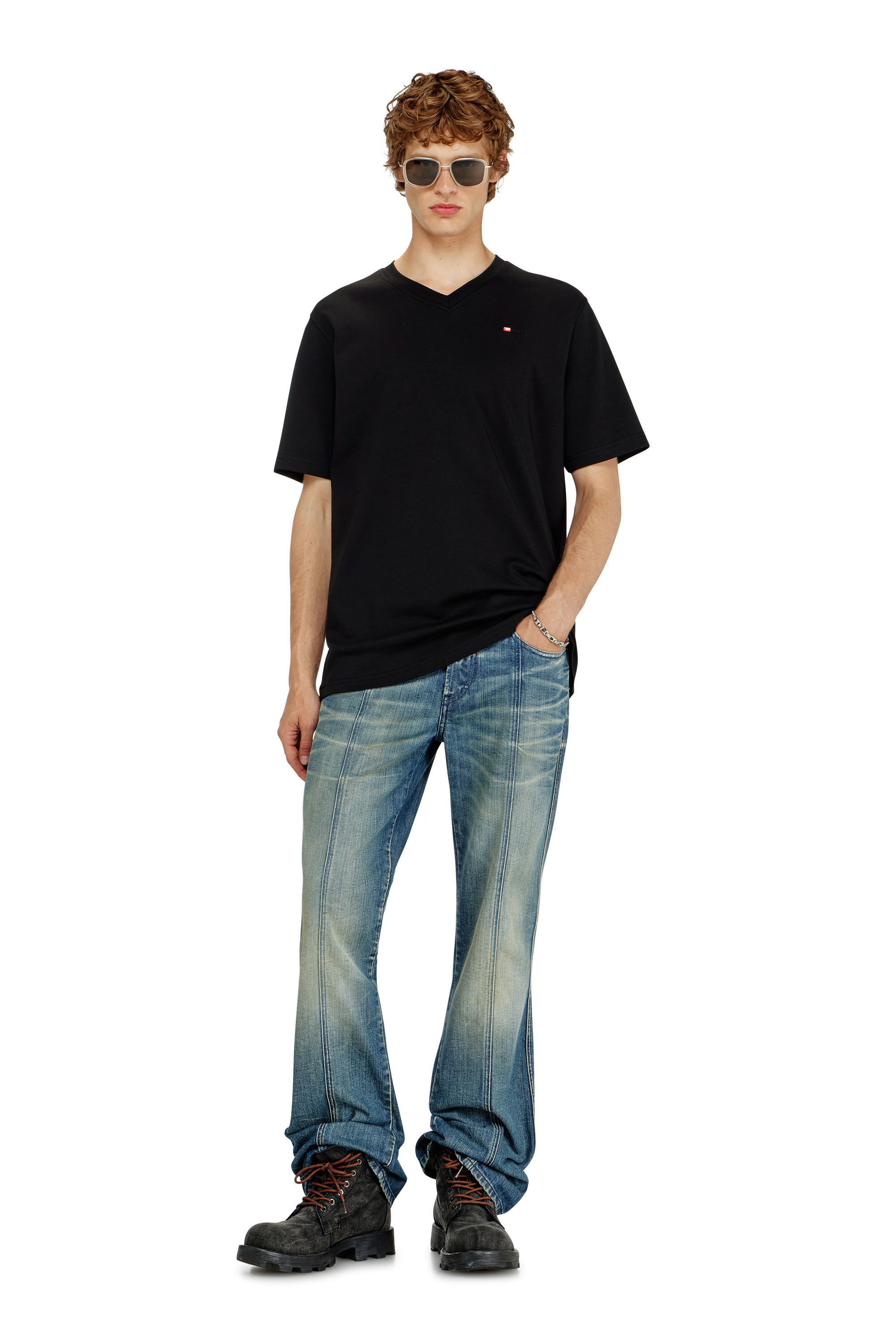 Diesel - T-ADJUST-V-MICRODIV, Camiseta de cuello de pico con microbordado de logo Hombre in Negro - 1