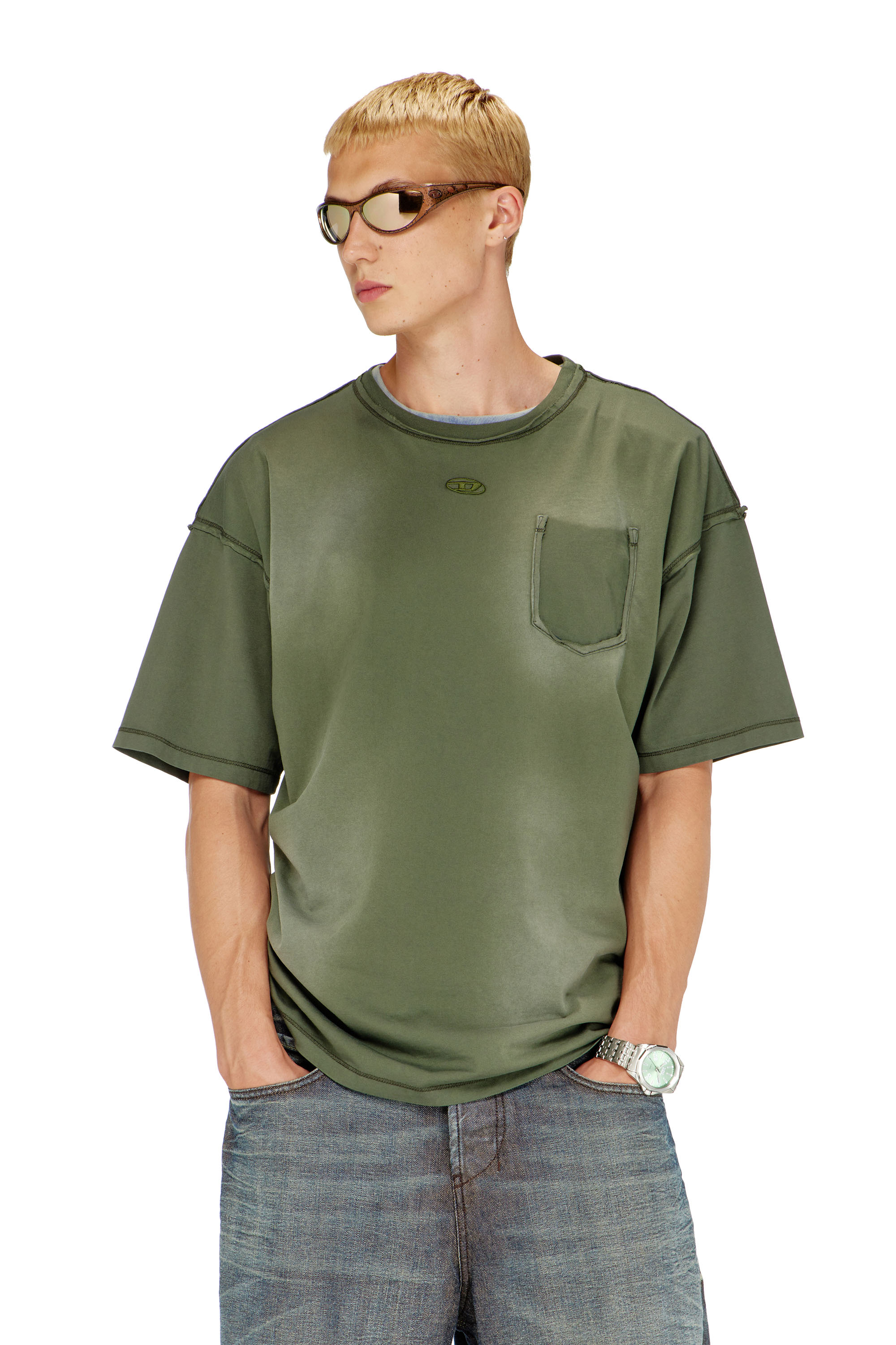Diesel - T-POCK, Camiseta deslavada con bolsillo roto Hombre in Verde - 1