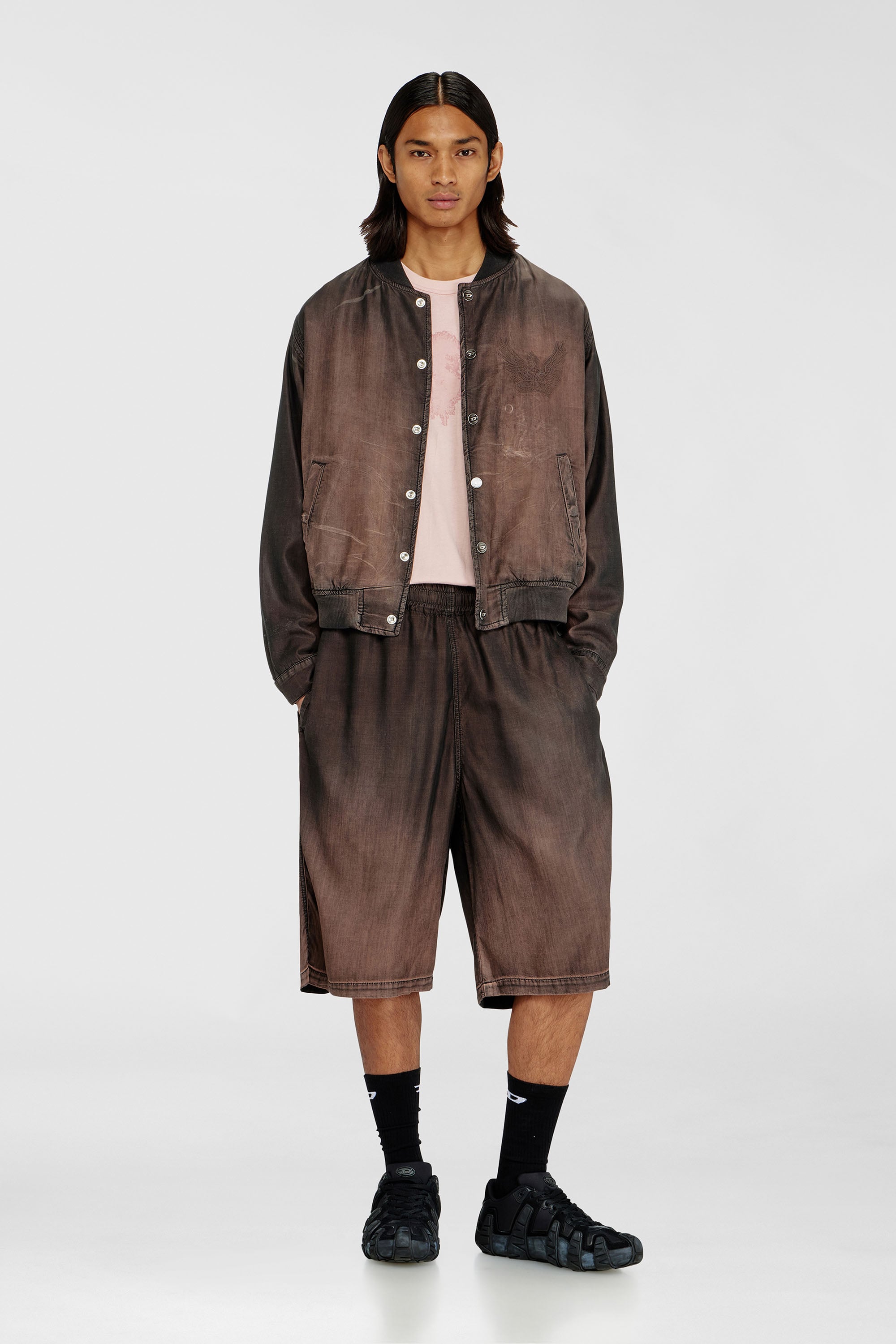 Diesel - D-RODER-SHORT-S, Bermudas relajadas en denim fluido con lavado oscuro Unisex in Marr&oacute;n - 1