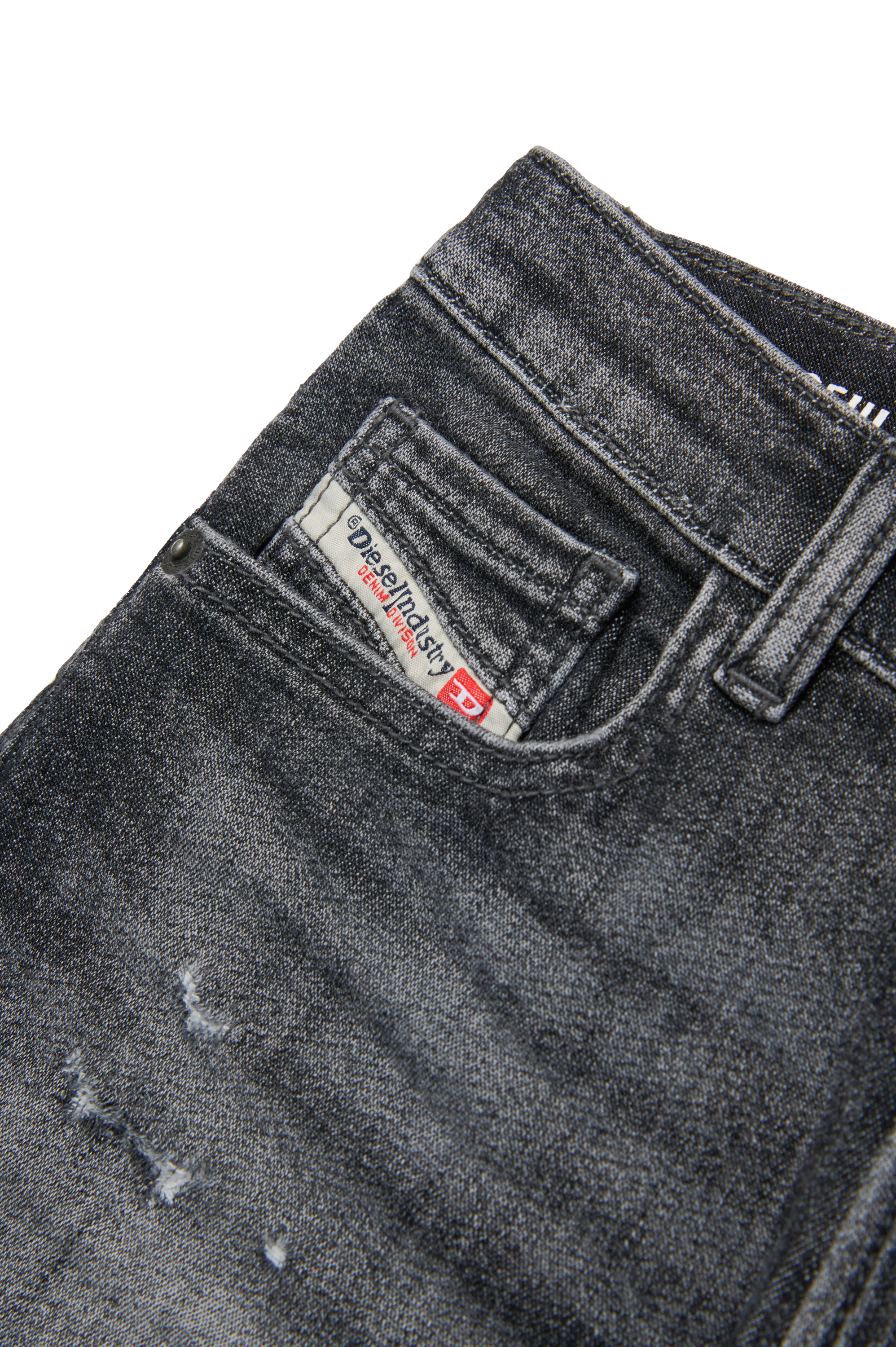 Diesel - PBOYSHORT-S JJJ, Pantalones cortos JoggJeans con desgarrones Mujer in Negro - 4