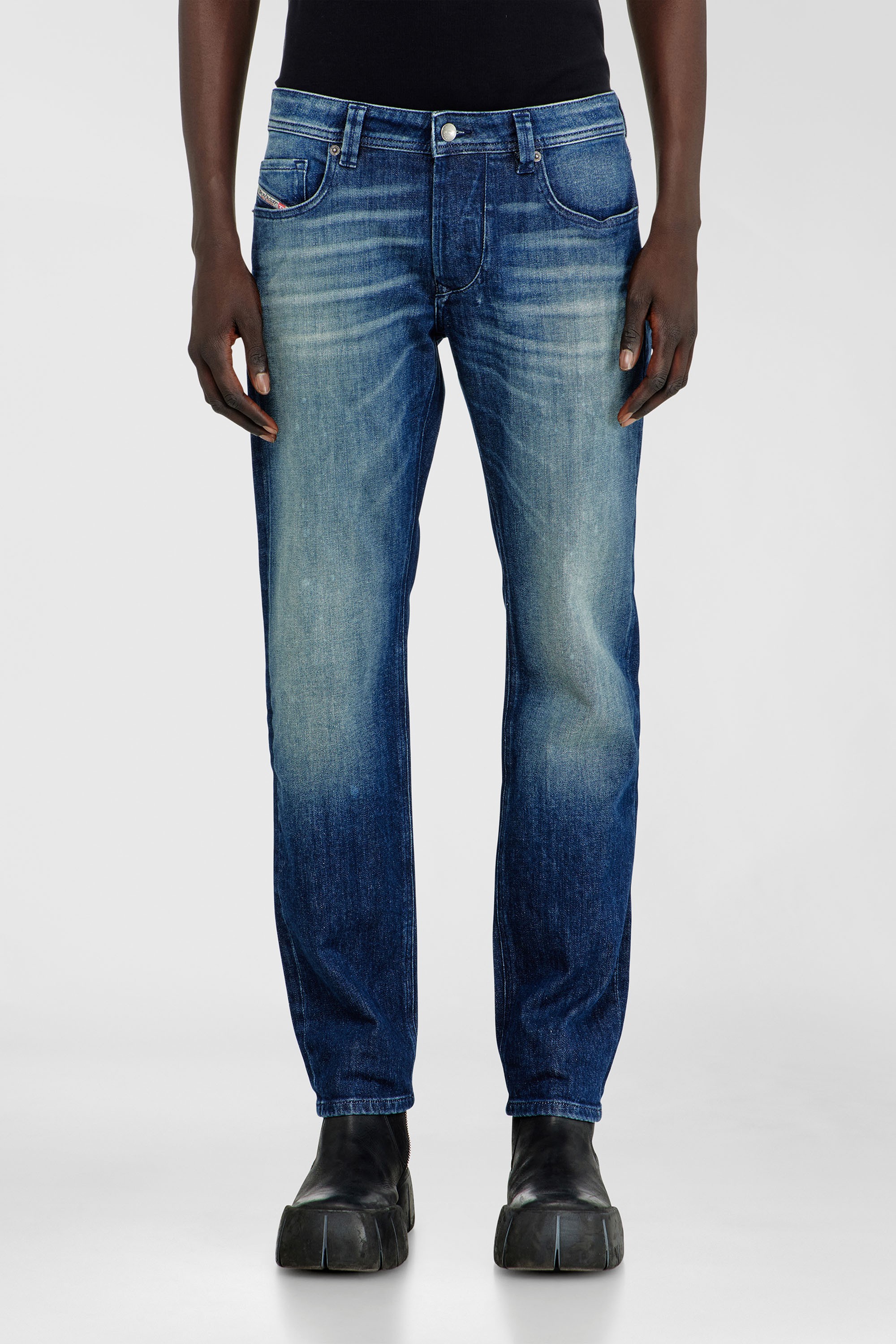 Diesel - Regular Jeans 1986 Larkee-Beex 0KBBR Hombre, Azul Oscuro - 4