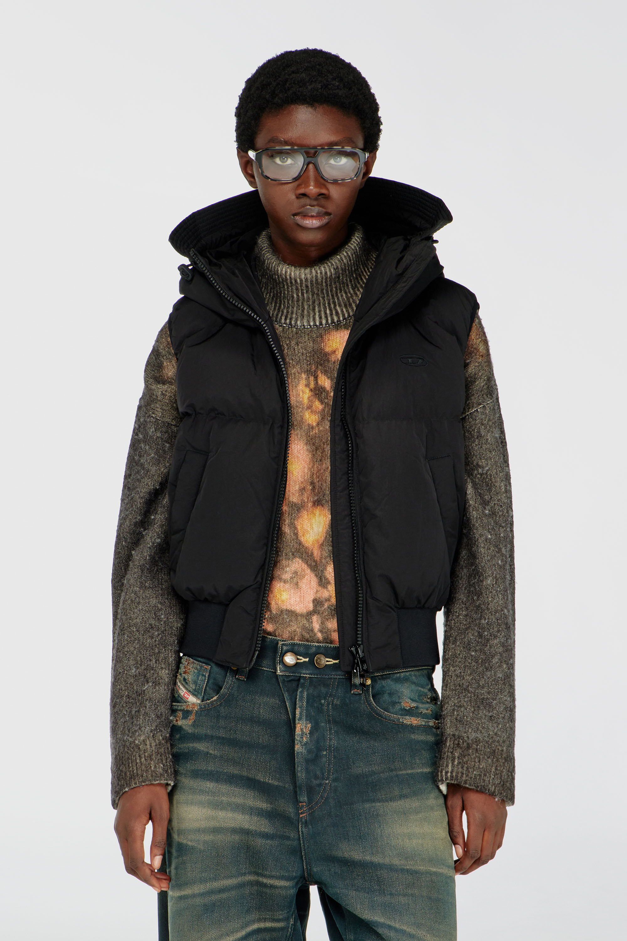 Diesel - W-PEYT-SSL-NEW-P1, Chaleco de plum&oacute;n con capucha de nailon arrugado Mujer in Negro - 1