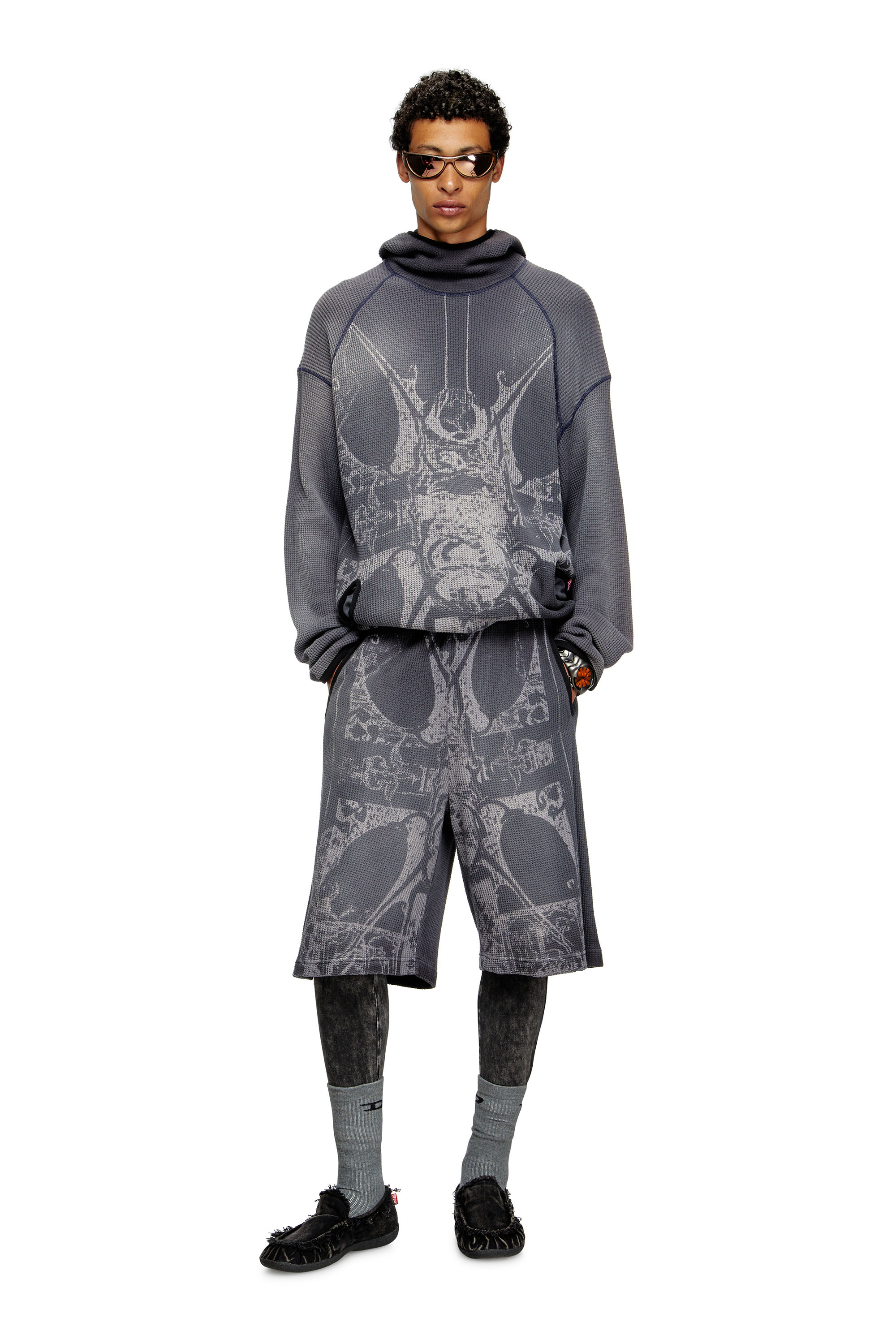 Diesel - P-WARKY-SHORT, Pantalones cortos de gofre con estampado medieval Hombre in Negro - 2