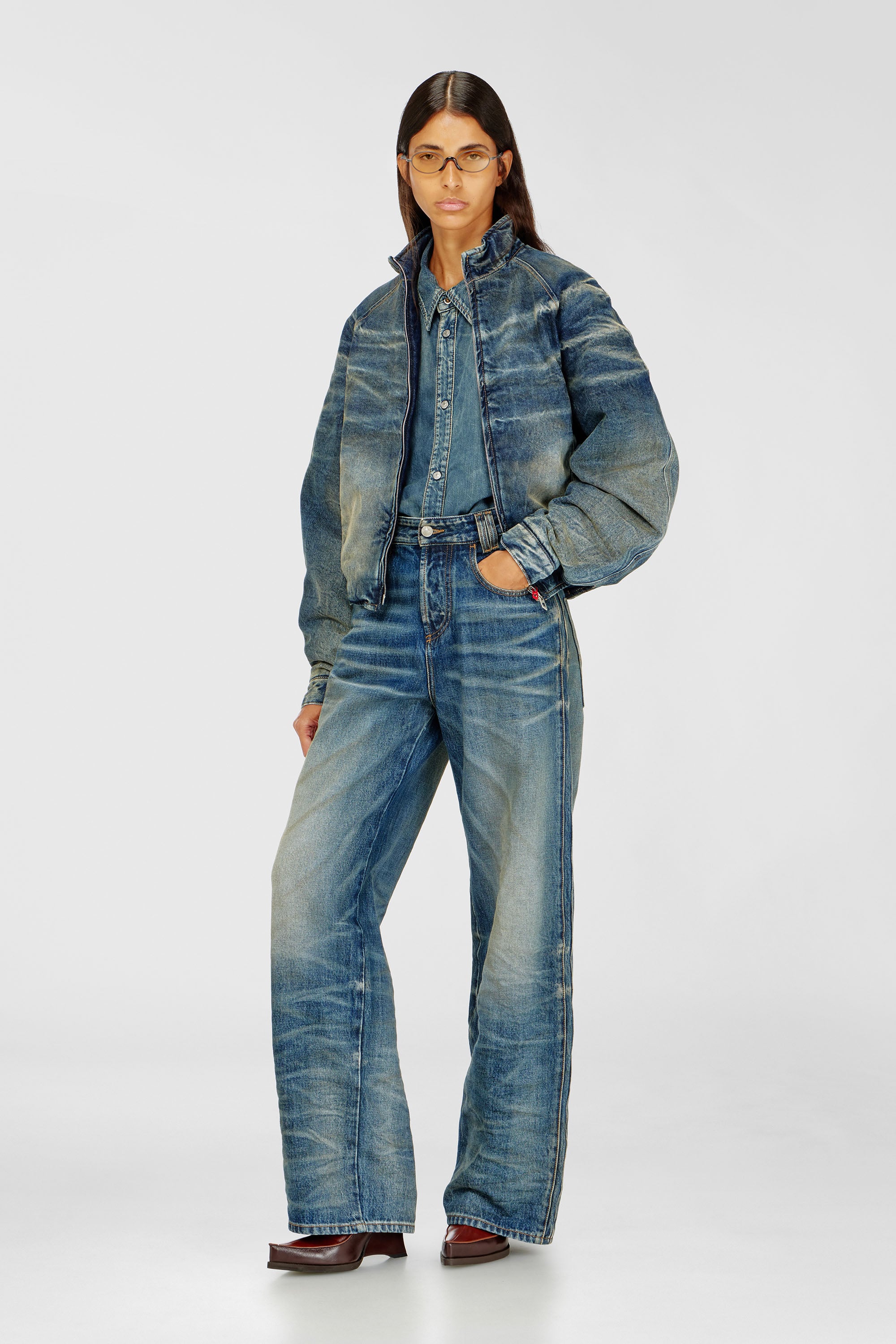 Diesel - Relaxed Jeans 1982 D-Hakou 007GC Unisex, Azul medio - 1