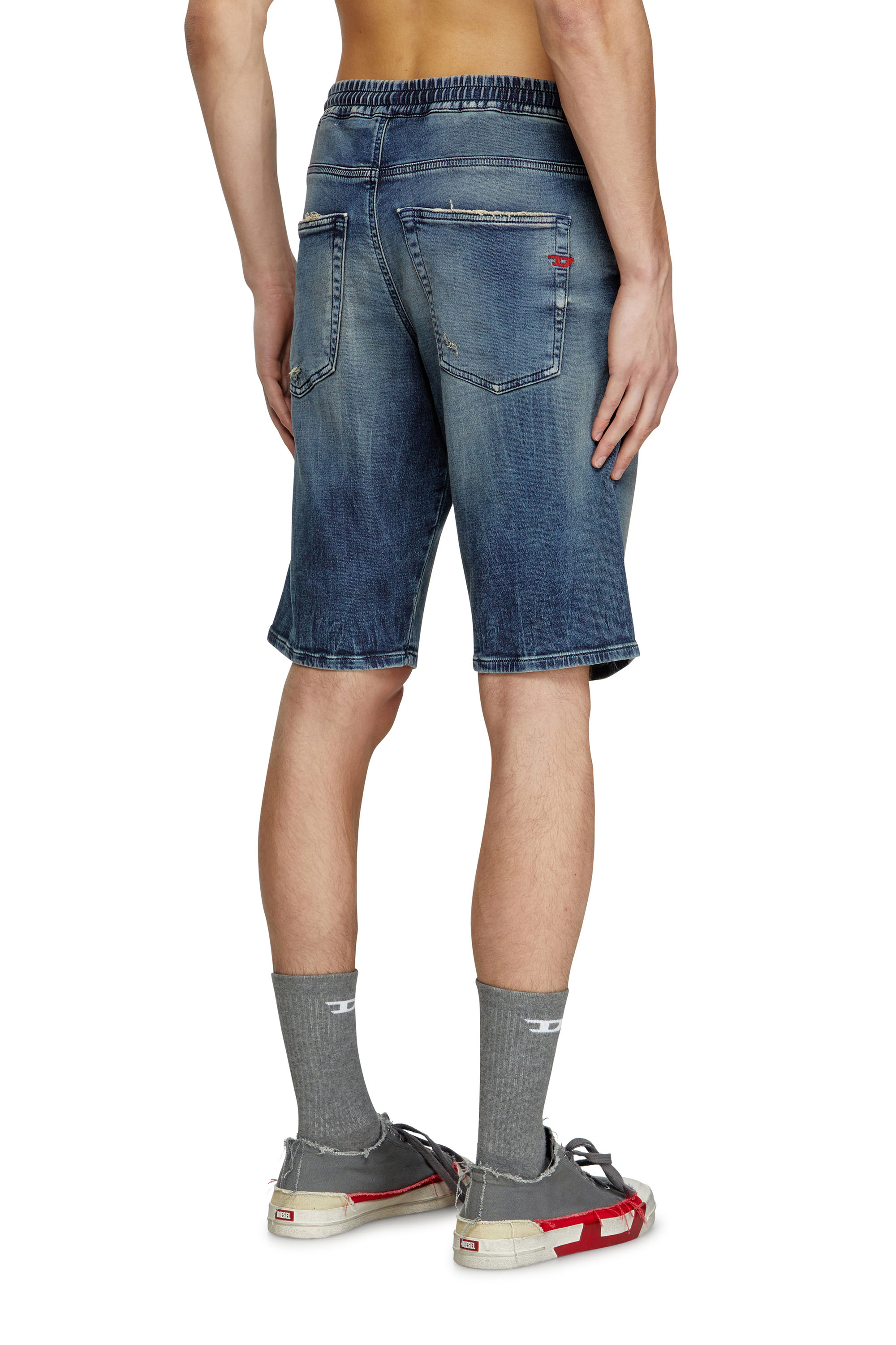 Diesel - 2033 D-KROOLEY-SHORT JOGG, Pantalones cortos chinos en JoggJeans Hombre in Azul marino - 4