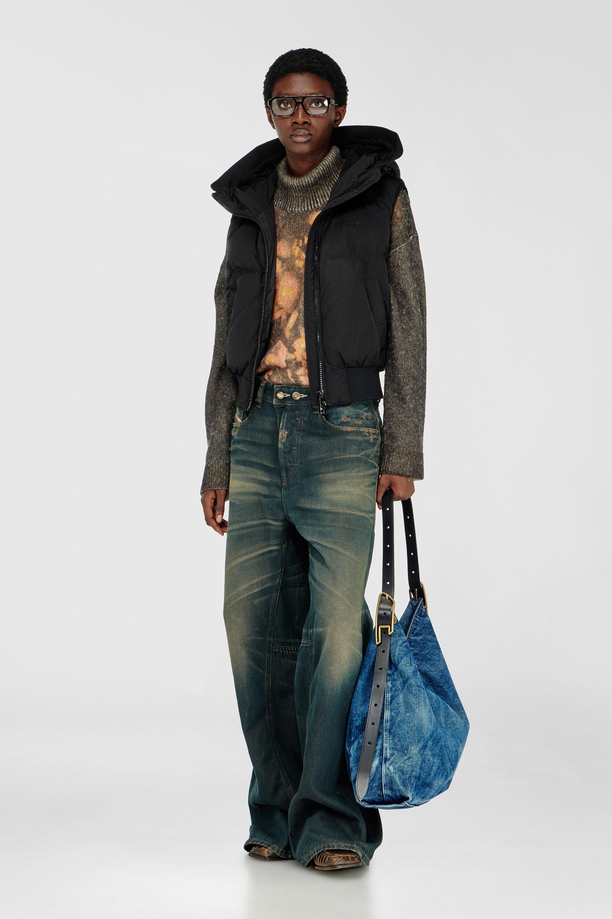 Diesel - W-PEYT-SSL-NEW-P1, Chaleco de plum&oacute;n con capucha de nailon arrugado Mujer in Negro - 2