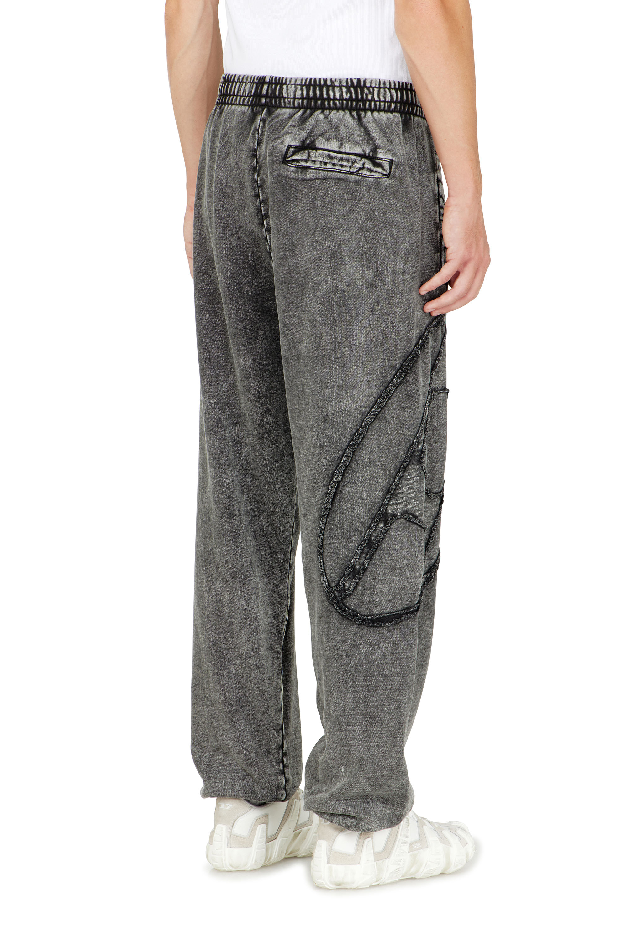 Diesel - P-MARKY-DEN, Pantalones de algod&oacute;n org&aacute;nico con parche Oval D Hombre in Gris - 4
