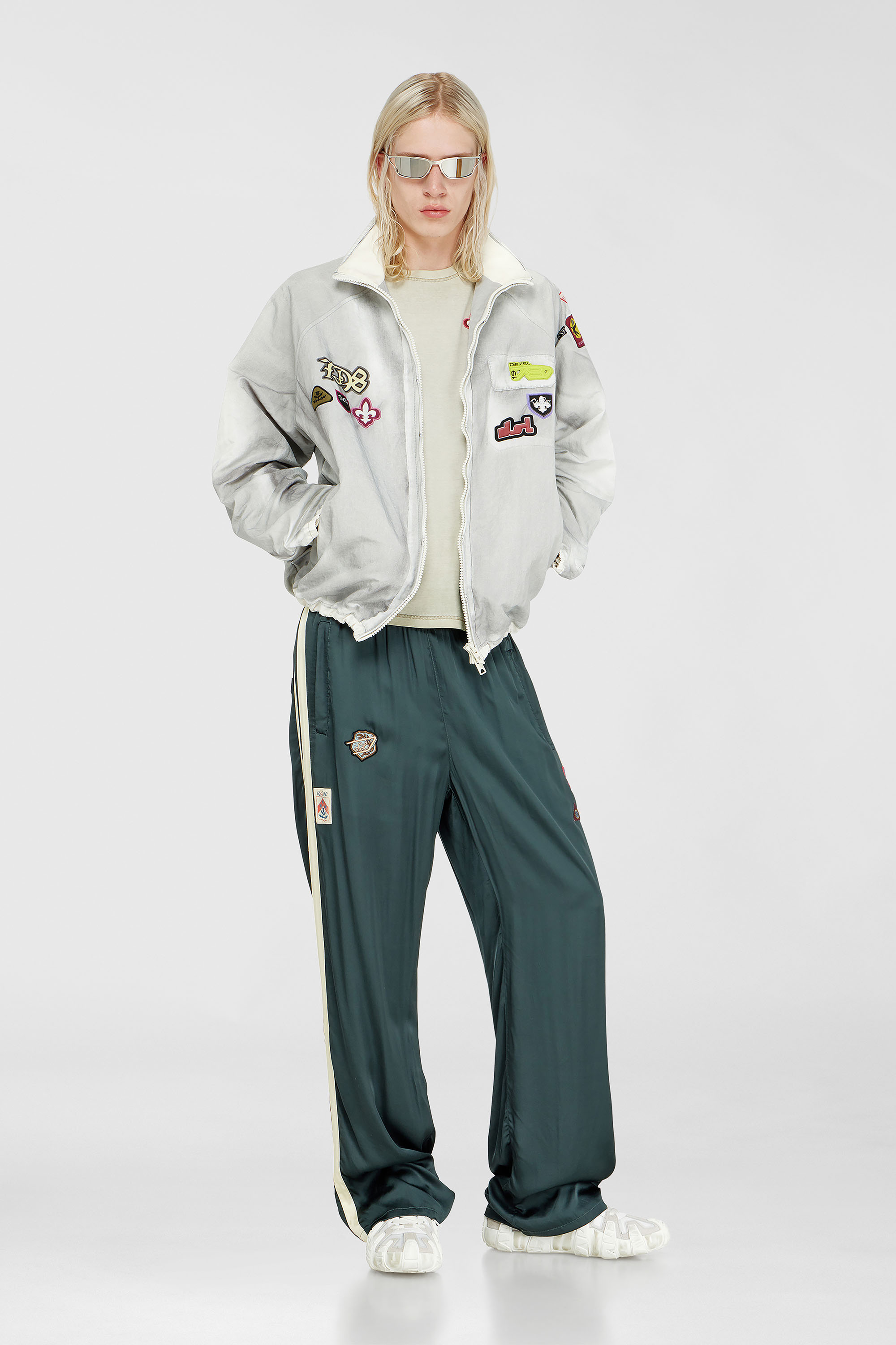 Diesel - J-PATCH, Cazadora cortavientos con parches trompe l&rsquo;oeil Hombre in Gris - 2