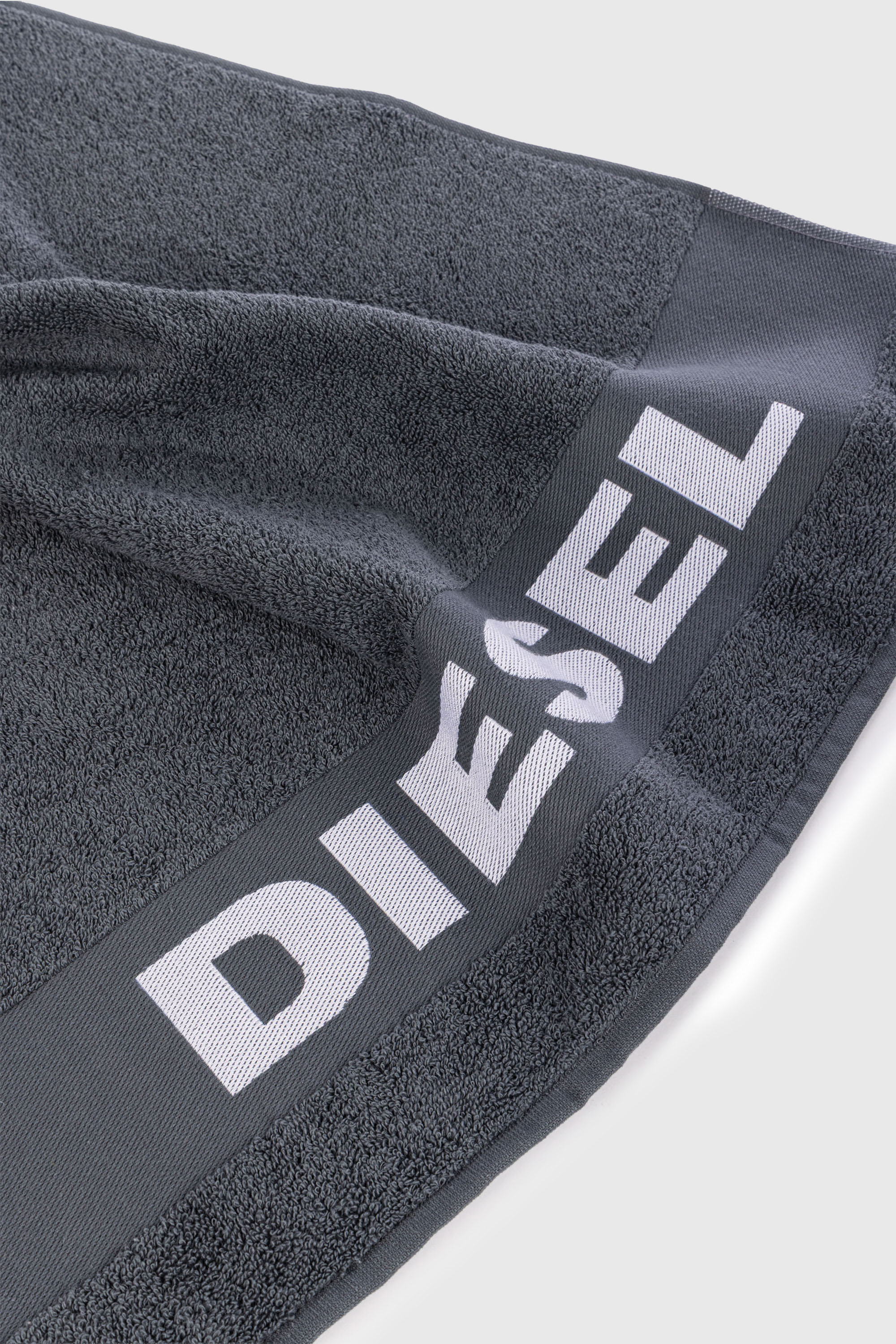 Diesel - 1015211 LOGO-COTTON TOWEL 100X180 GREY, Toalla de Felpa de Algod&oacute;n con Logotipo Unisex in Gris - 3