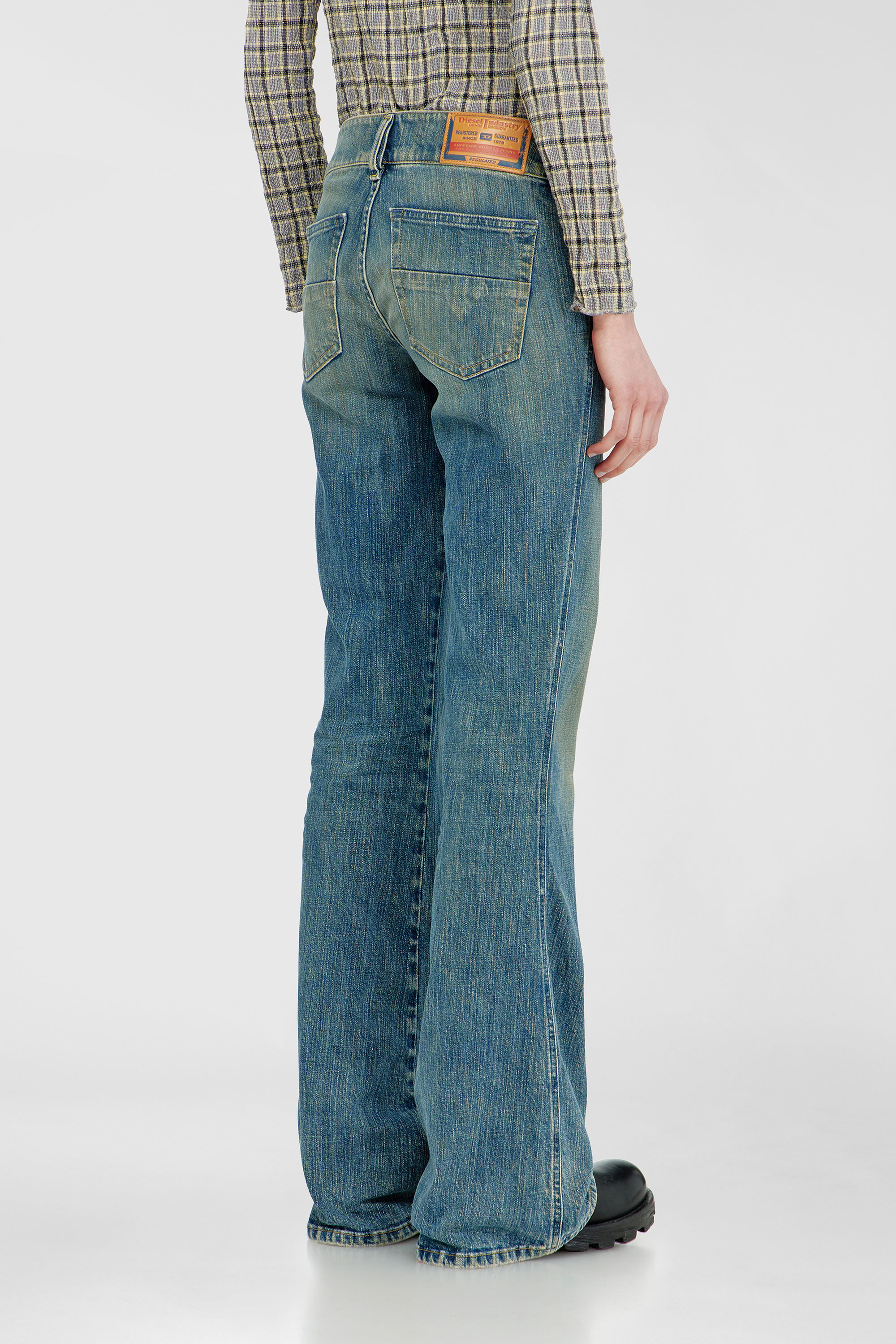 Diesel - Bootcut Jeans D-Hush 007EJ Mujer, Azul medio - 5