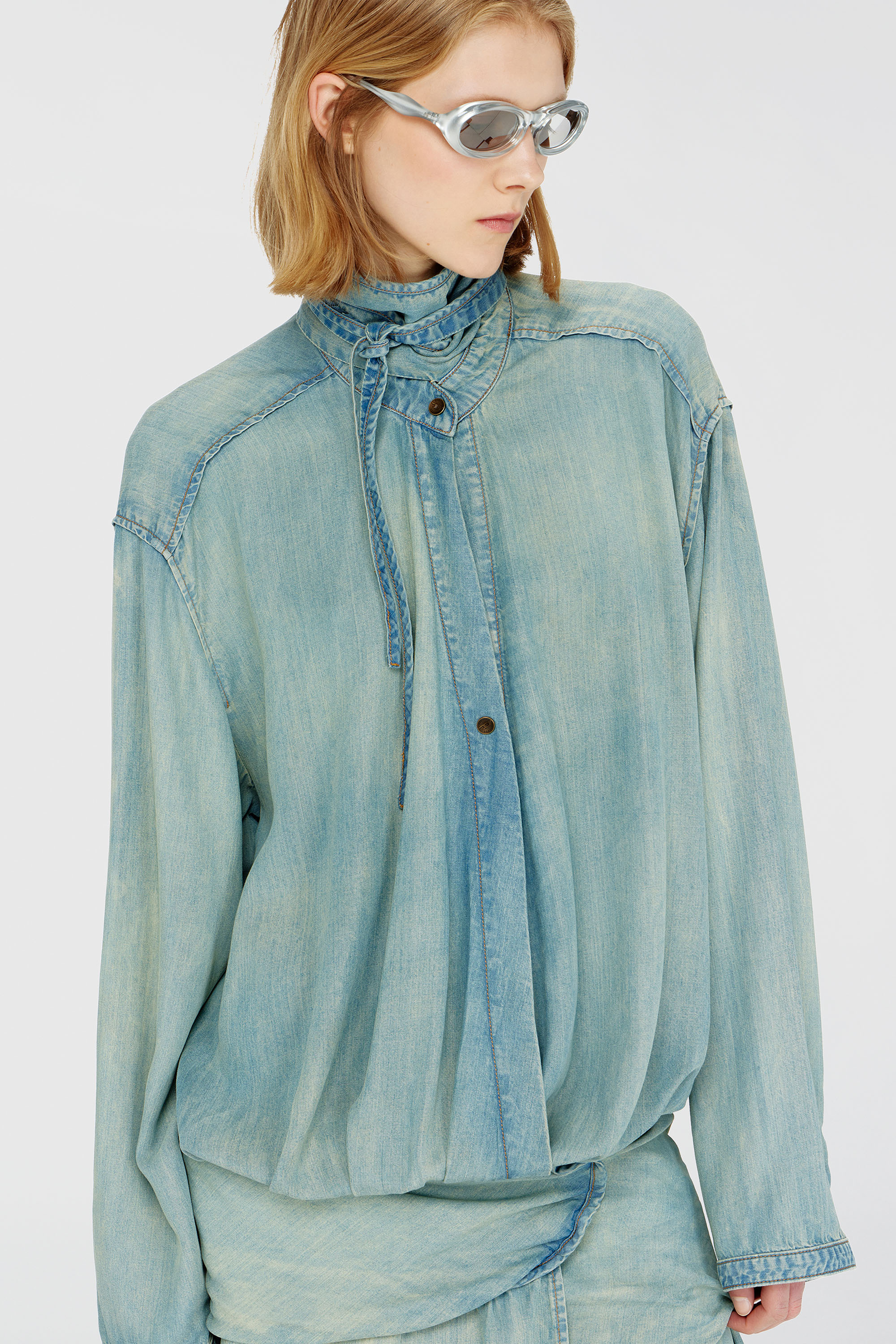 Diesel - DE-TILORA-S, Vestido camisero denim oversized con drapeado Mujer in Azul marino - 5