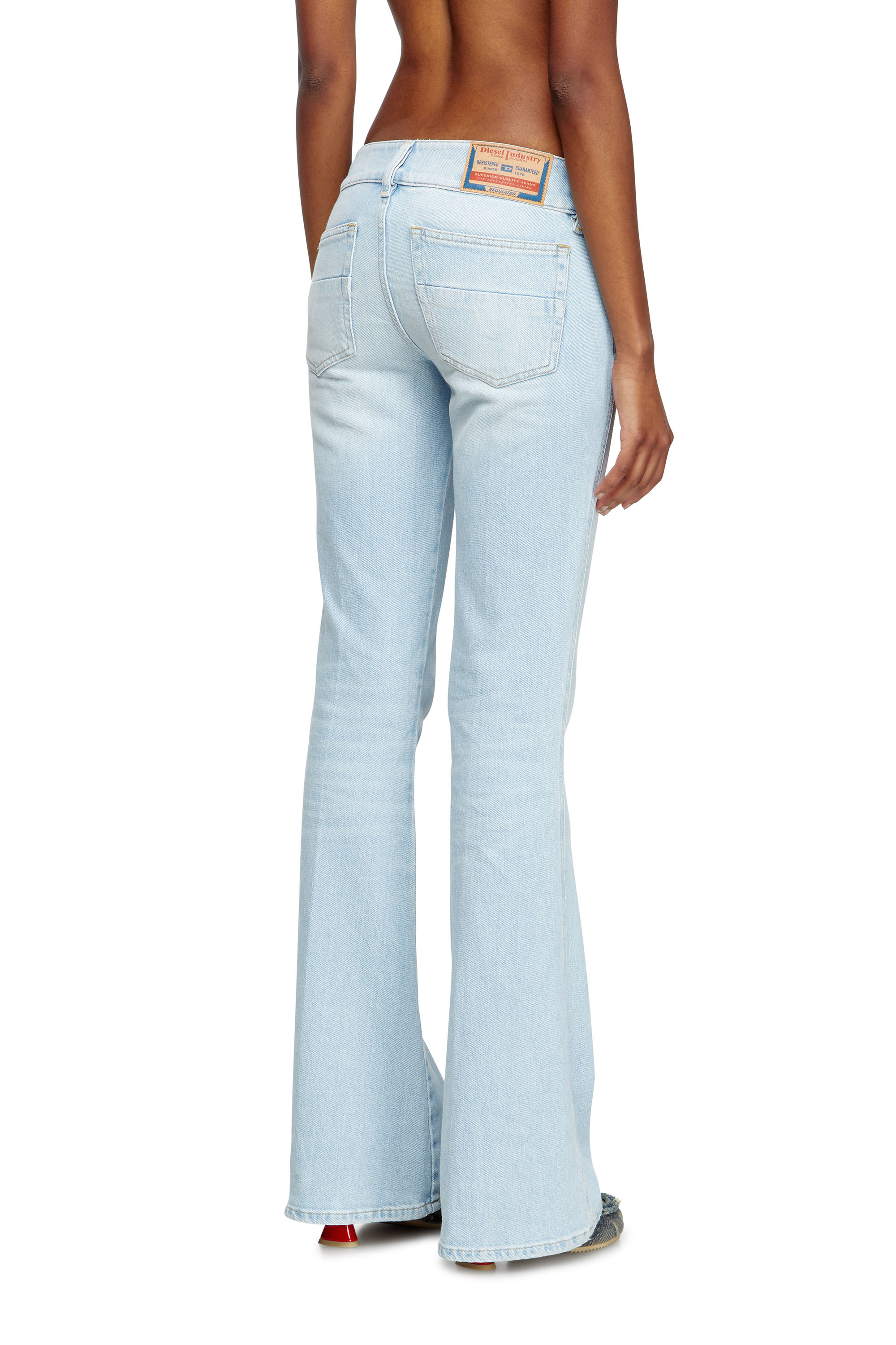 Diesel - Bootcut Jeans D-Hush 09M11 Mujer, Azul Claro - 4