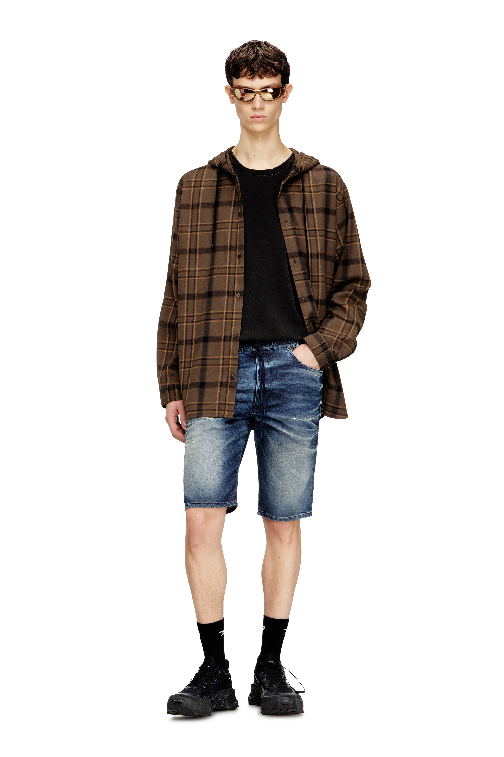 Diesel - 2033 D-KROOLEY-SHORT JOGG, Pantalones cortos de corte slim en JoggJeans tratados Hombre in Azul marino - 1