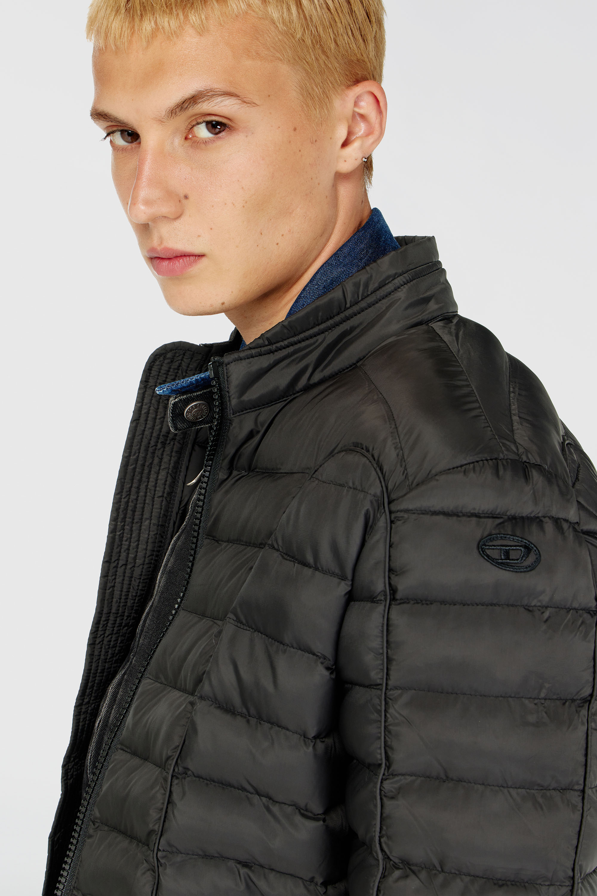 Diesel - W-PILOT, Chaqueta puffer en nailon ligero Hombre in Negro - 5