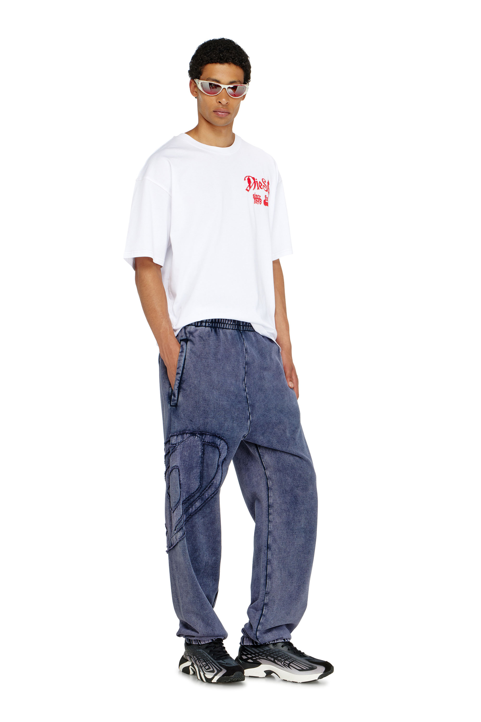 Diesel - P-MARKY-DEN, Pantalones de algod&oacute;n org&aacute;nico con parche Oval D Hombre in Azul marino - 1