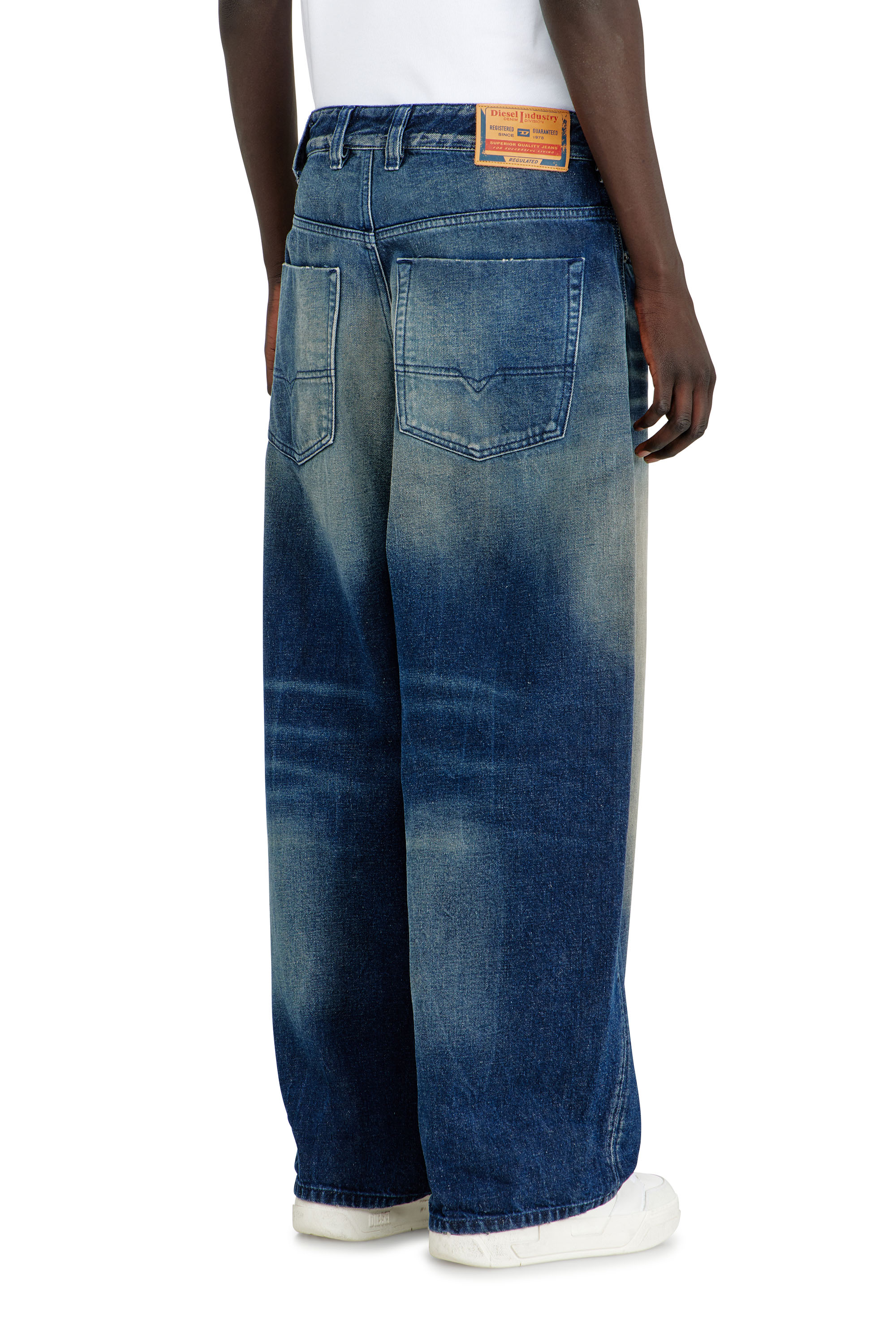 Diesel - Relaxed Jeans 1997 D-Enim-M 007DQ Unisex, Azul Oscuro - 5