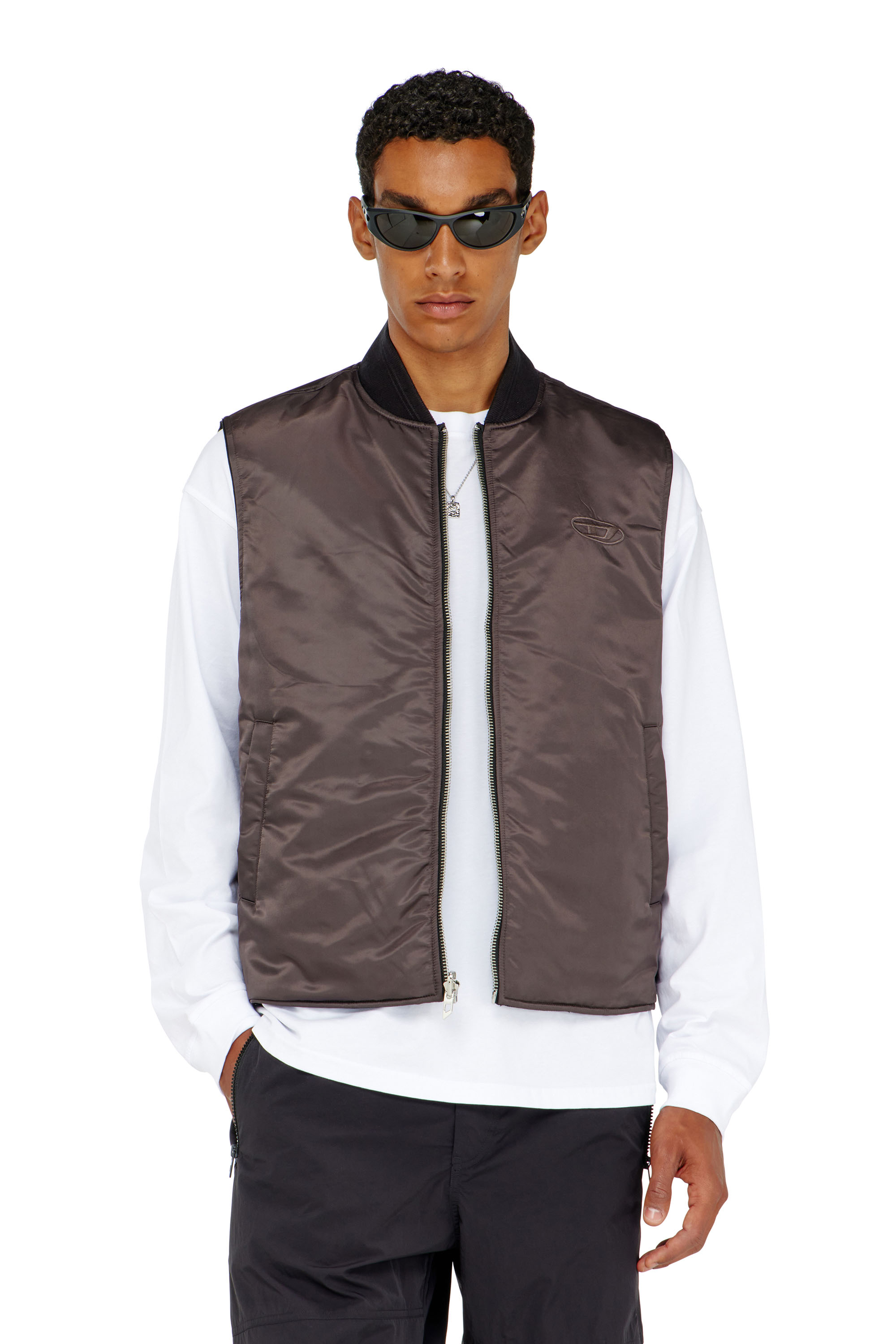 Diesel - W-TYPE-D1-SL, Chaleco acolchado de sat&eacute;n con bordado Oval D Hombre in Negro - 7