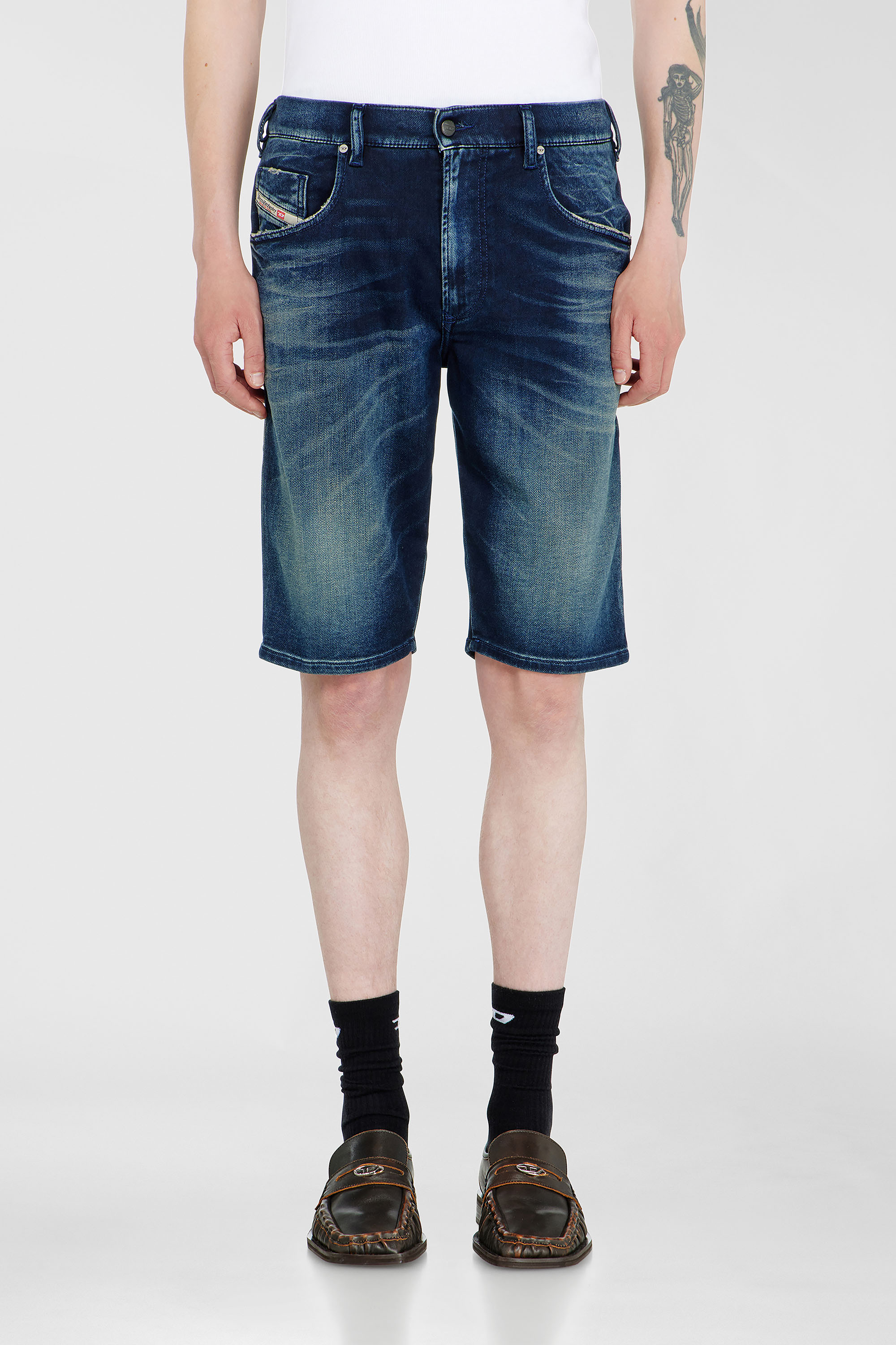 Diesel - 2033 D-KROOLEY-SHORT-BW JOGG, Chino shorts en joggjeans sombreado Hombre in Azul marino - 3