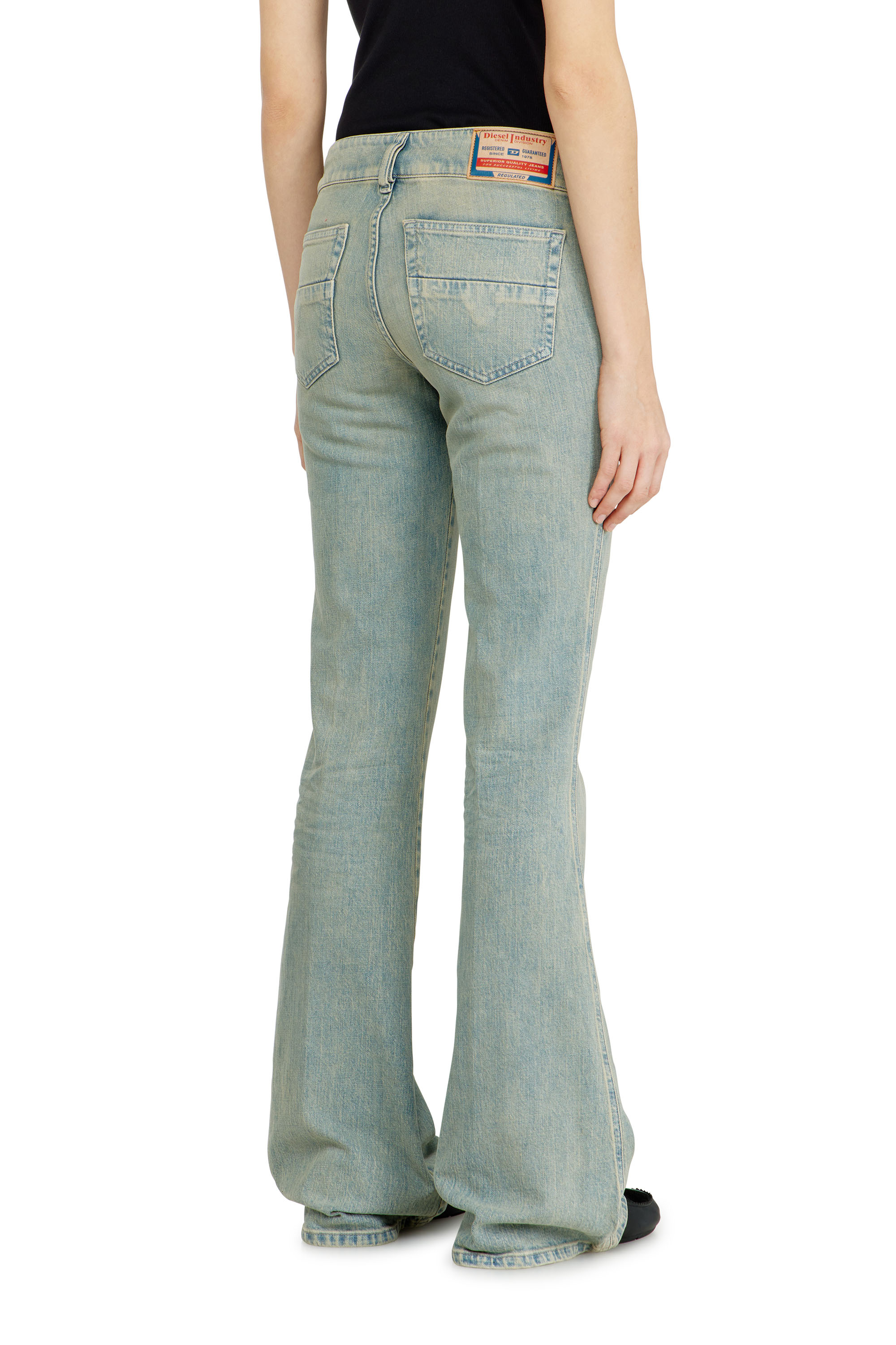 Diesel - Bootcut Jeans D-Hush 09N33 Mujer, Azul medio - 5