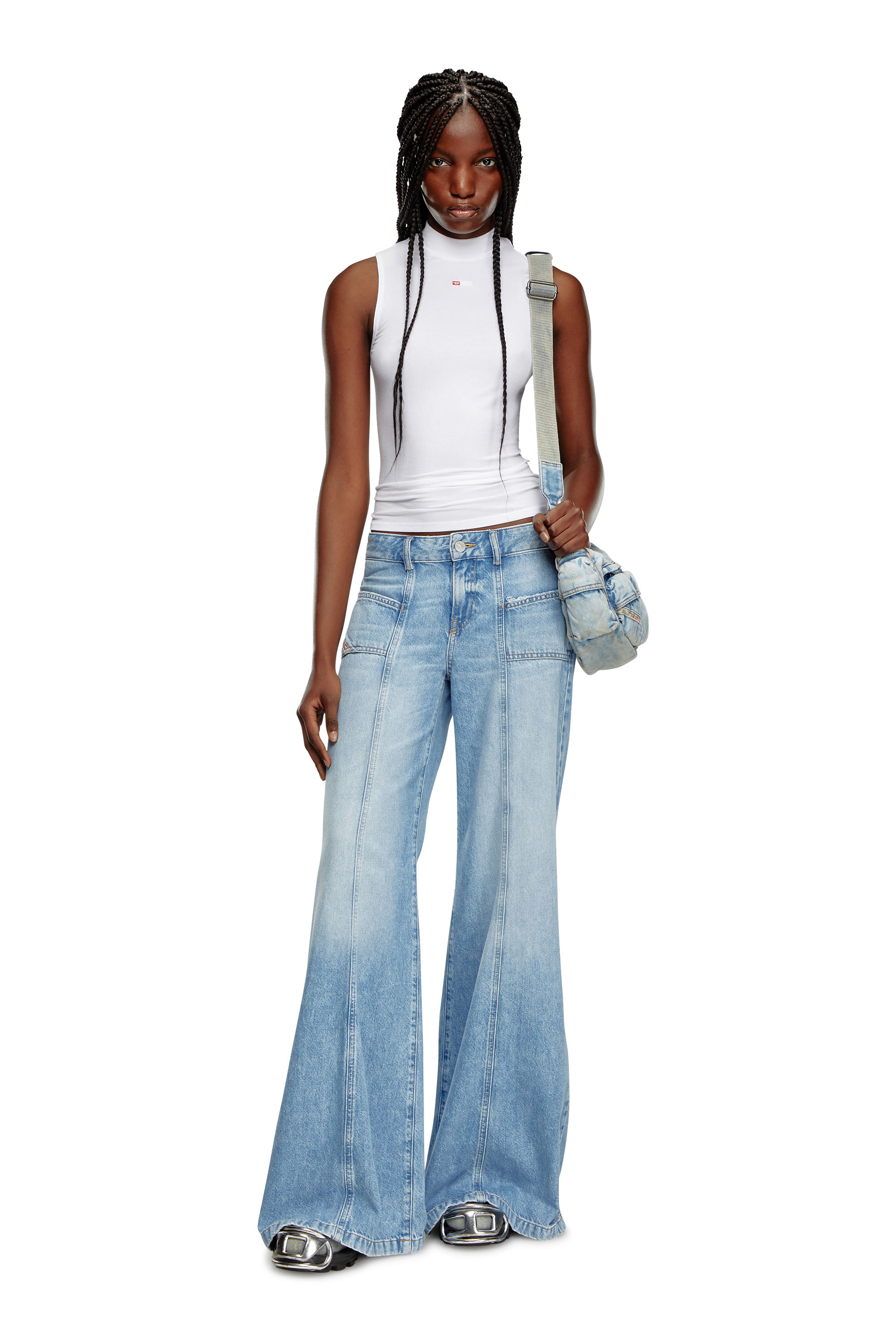 Diesel - Bootcut and Flare Jeans D-Akii 09J88, Azul Claro - Image 1