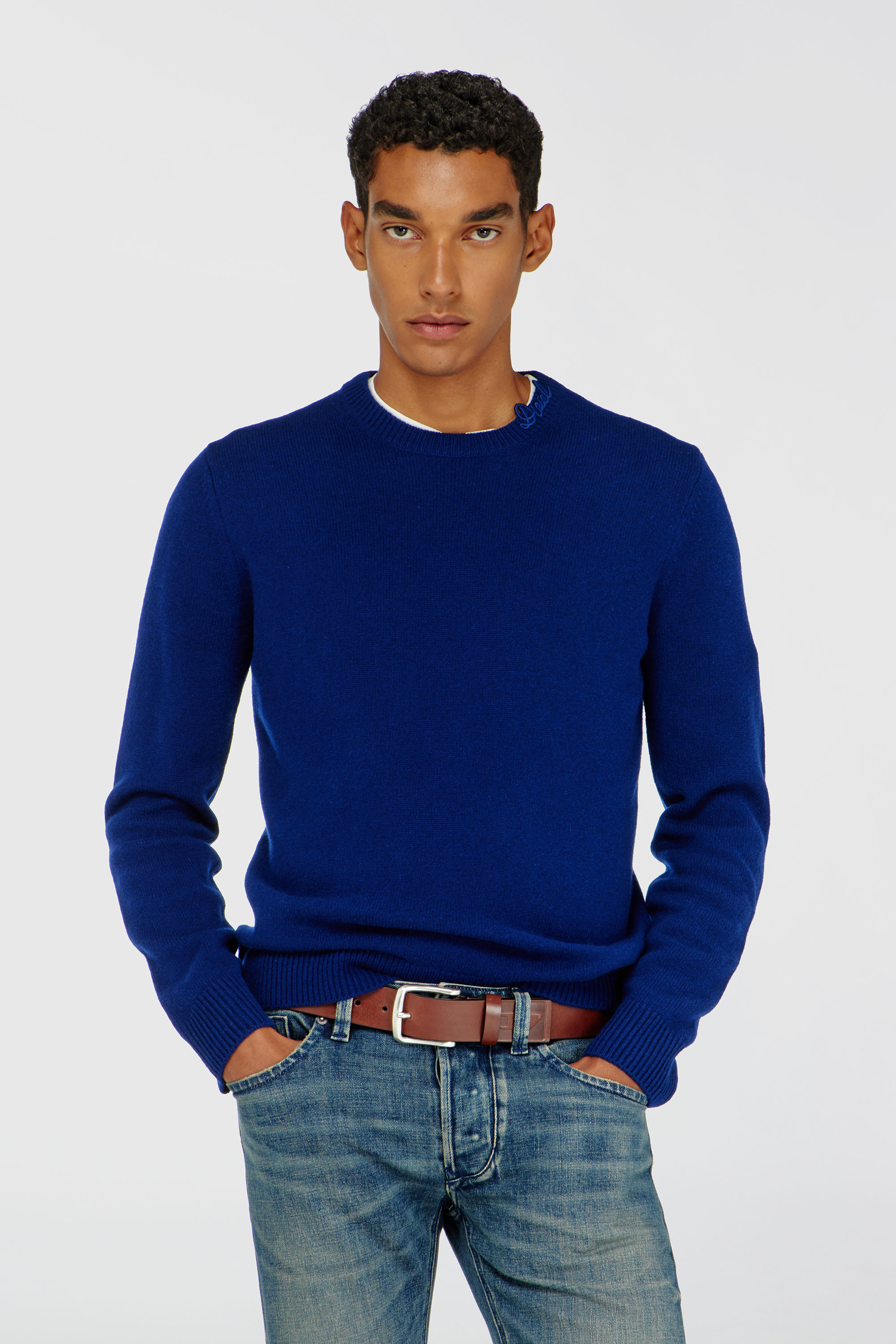 Diesel - K-IMBRO, Jersey de lana con logo en el cuello Hombre in Azul marino - 1